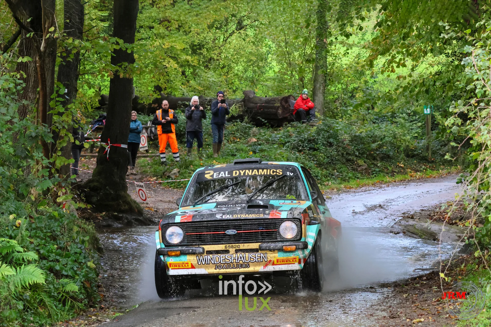 JMC Rallye des Hautes Fagnes 2026 à Jalhay : une Ford Escort au passage d’un gué (photo Jérémy Leboutte)