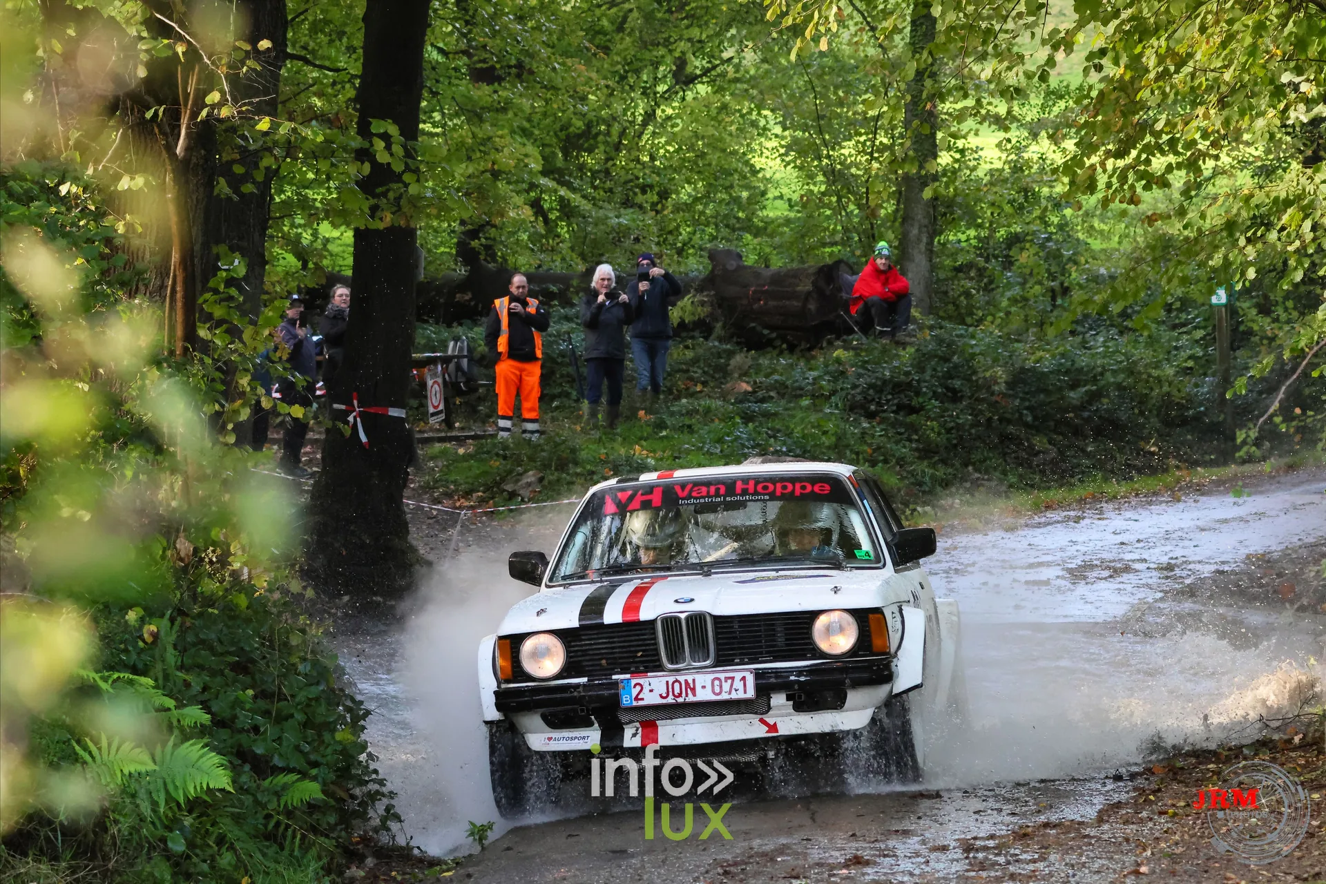 JMC Rallye des Hautes Fagnes 2026 à Jalhay : une BMW au passage d’un gué (photo Jérémy Leboutte)