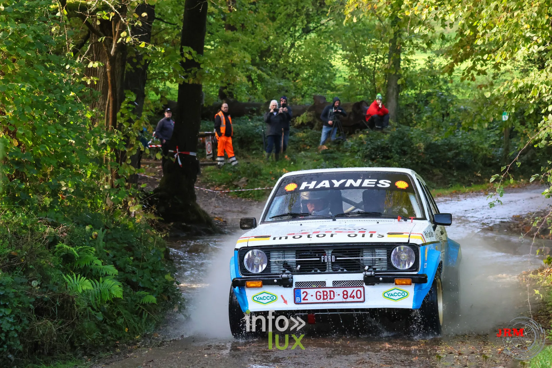 JMC Rallye des Hautes Fagnes 2026 à Jalhay : une Ford Escort au passage d’un gué (photo Jérémy Leboutte)