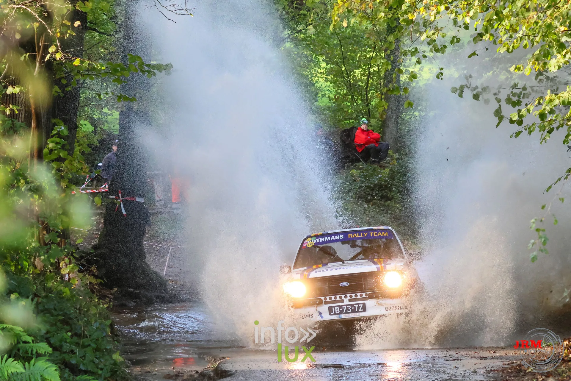 JMC Rallye des Hautes Fagnes 2026 à Jalhay : une Ford Escort au passage d’un gué (photo Jérémy Leboutte)