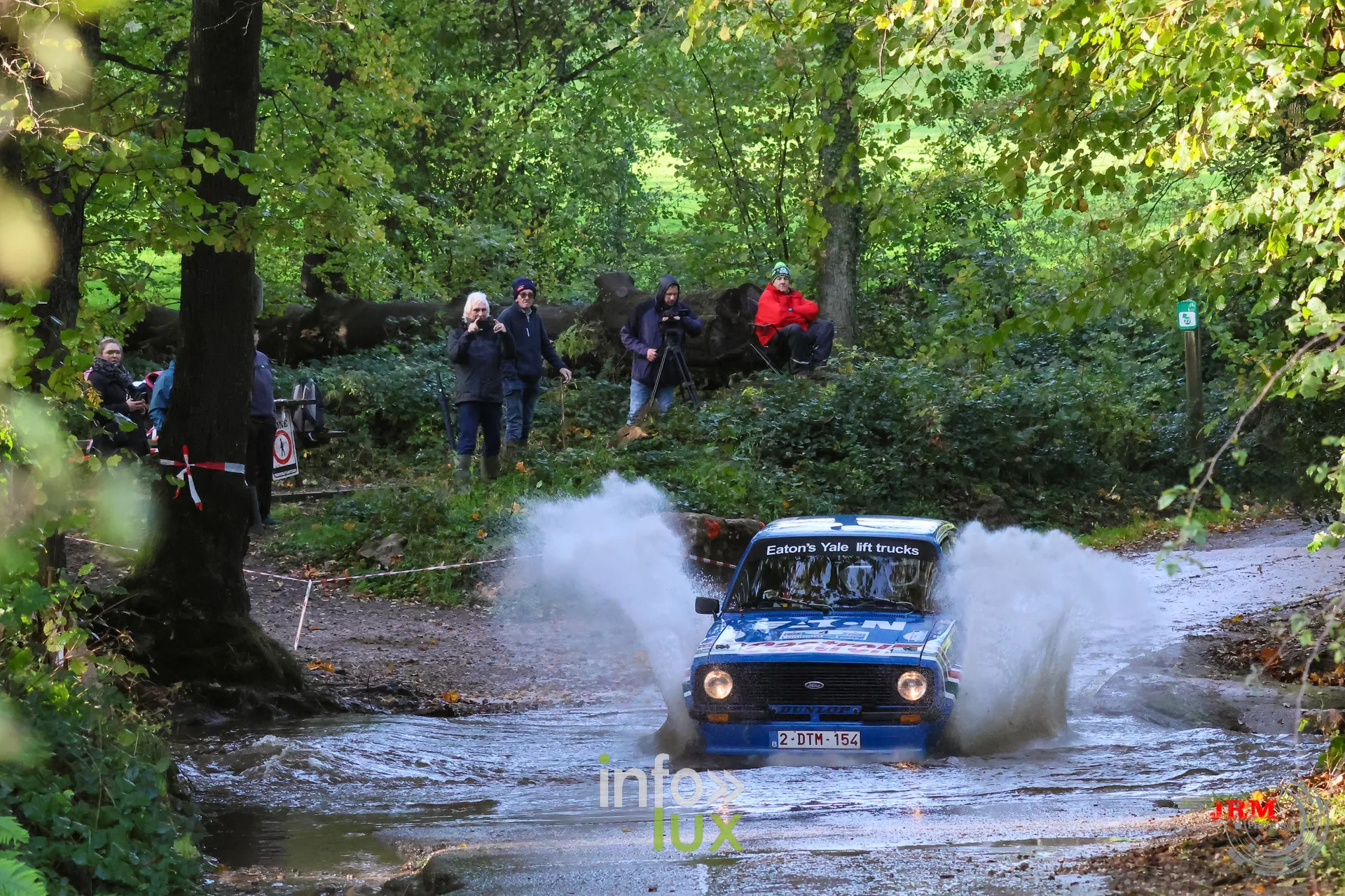 JMC Rallye des Hautes Fagnes 2026 à Jalhay : une Ford Escort au passage d’un gué (photo Jérémy Leboutte)