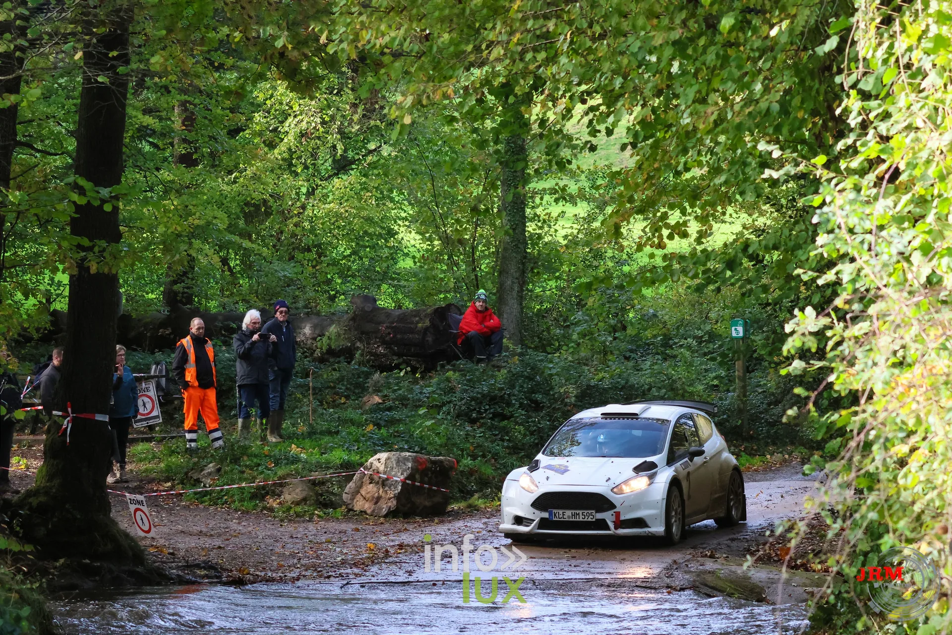 JMC Rallye des Hautes Fagnes 2026 à Jalhay : une Ford Fiesta au passage d’un gué (photo Jérémy Leboutte)