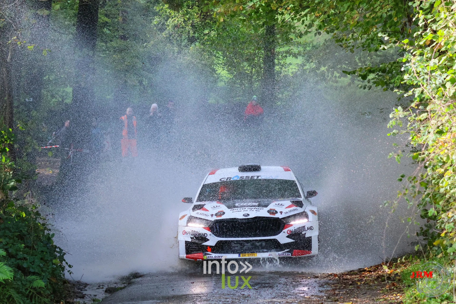 JMC Rallye des Hautes Fagnes 2026 à Jalhay : la Škoda Fabia RS Rally2 d’Arnaud Dédouaire et Thierry Dortu au passage d’un gué (photo Jérémy Leboutte)