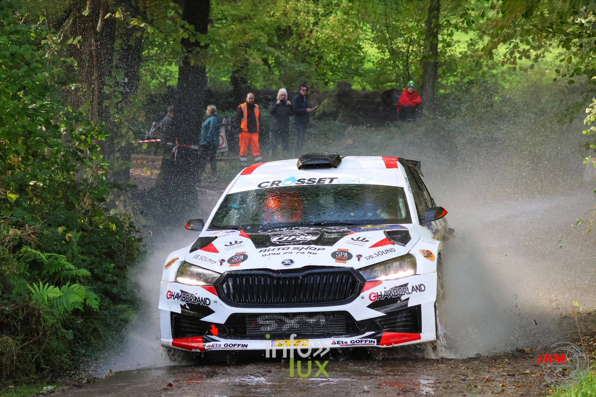 JMC Rallye des Hautes Fagnes 2026 à Jalhay : la Škoda Fabia RS Rally2 d’Arnaud Dédouaire et Thierry Dortu au passage d’un gué (photo Jérémy Leboutte)
