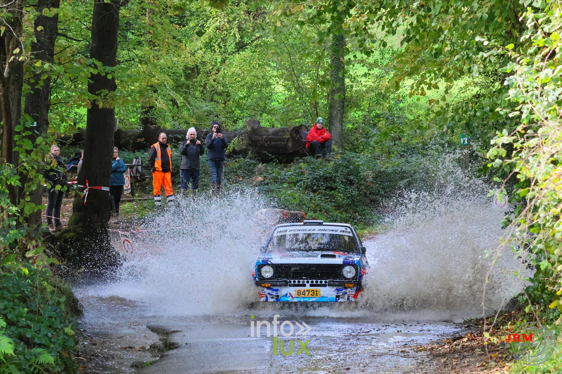 JMC Rallye des Hautes Fagnes 2026 à Jalhay : une Ford Escort au passage d’un gué (photo Jérémy Leboutte)