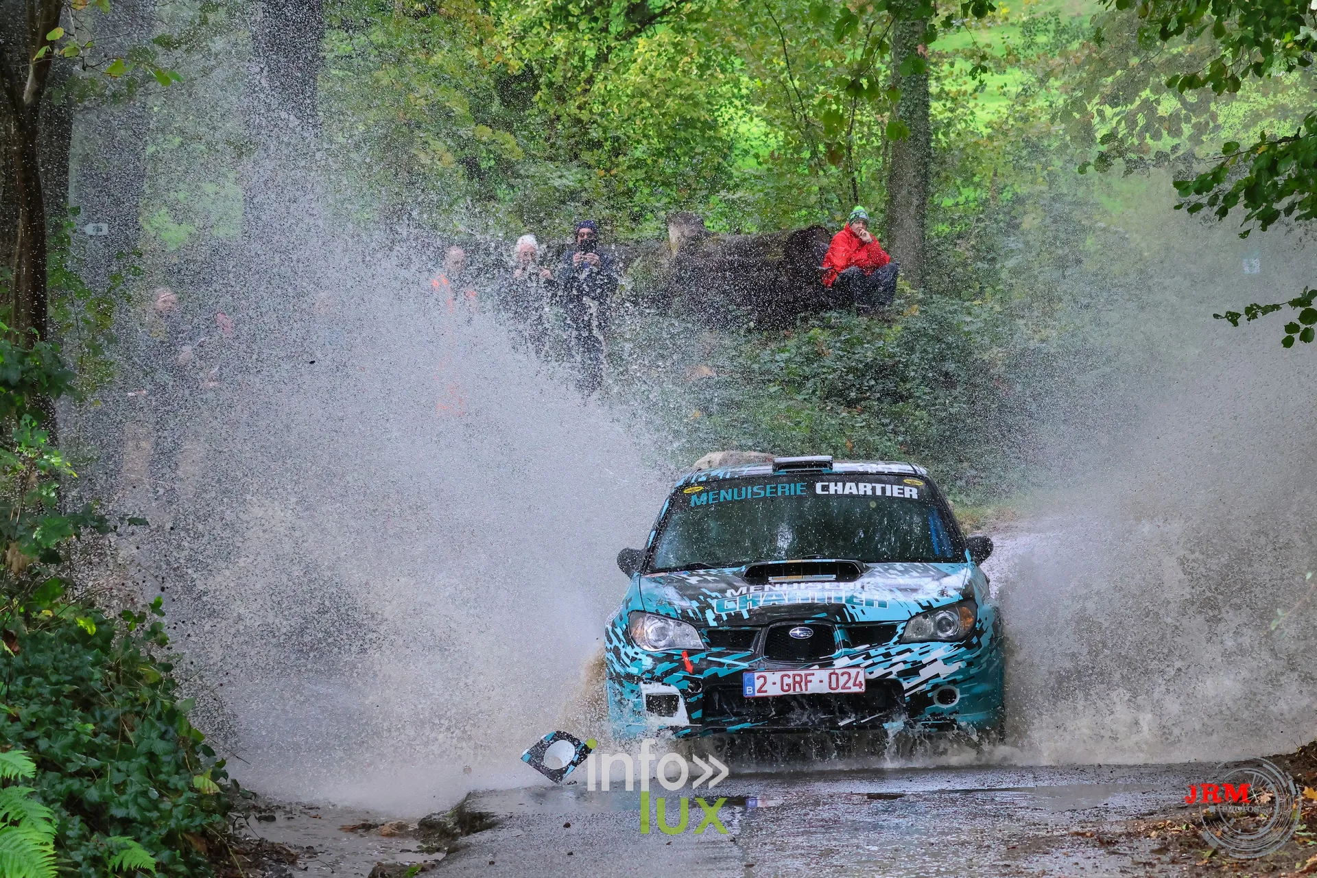 JMC Rallye des Hautes Fagnes 2026 à Jalhay : une Subaru Impreza au passage d’un gué (photo Jérémy Leboutte)