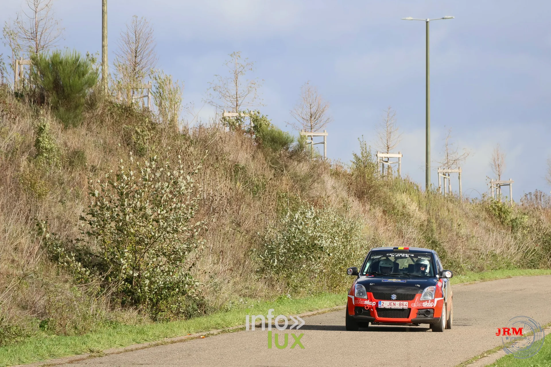 JMC Rallye des Hautes Fagnes 2026 à Jalhay : une voiture du rallye sur le parcours (photo Jérémy Leboutte)