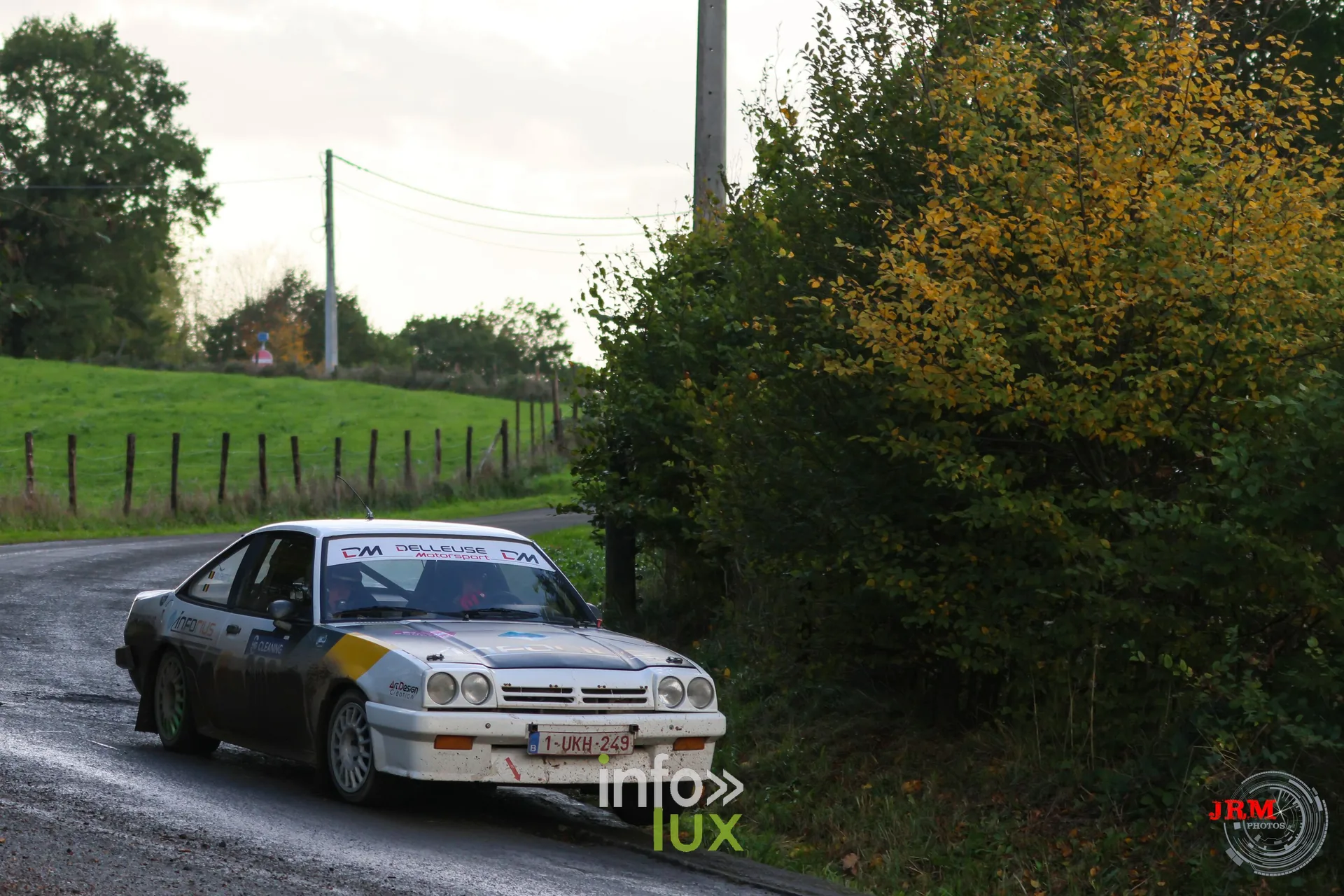 JMC Rallye des Hautes Fagnes 2026 à Jalhay : une voiture du rallye sur le parcours (photo Jérémy Leboutte)