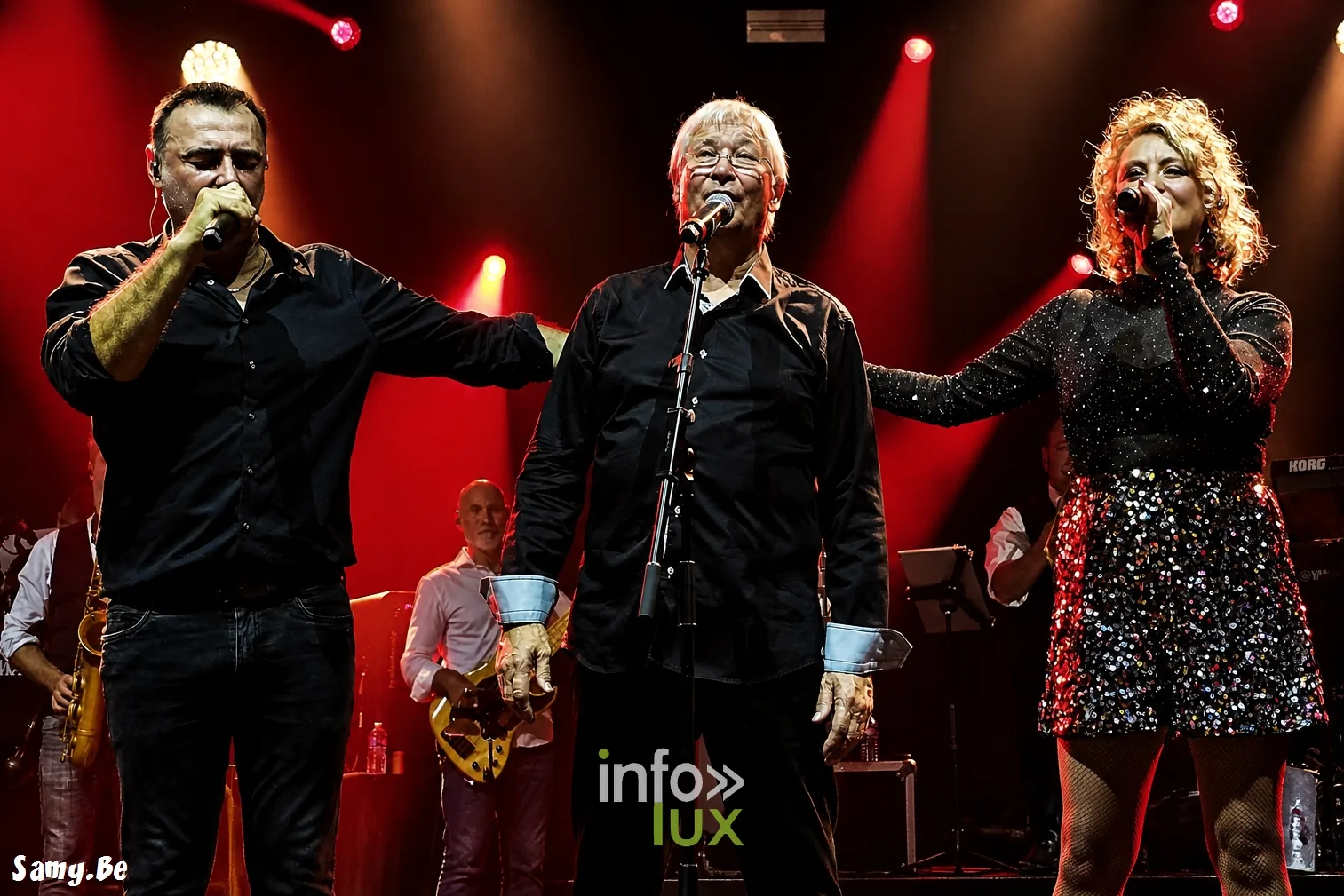 Kermesse de Maubeuge, Espace Sculfort, 24 octobre 2026 : Joël Alain, Sébastien Ricard et la chanteuse de l’orchestre Adéquat (photo Samy.be)