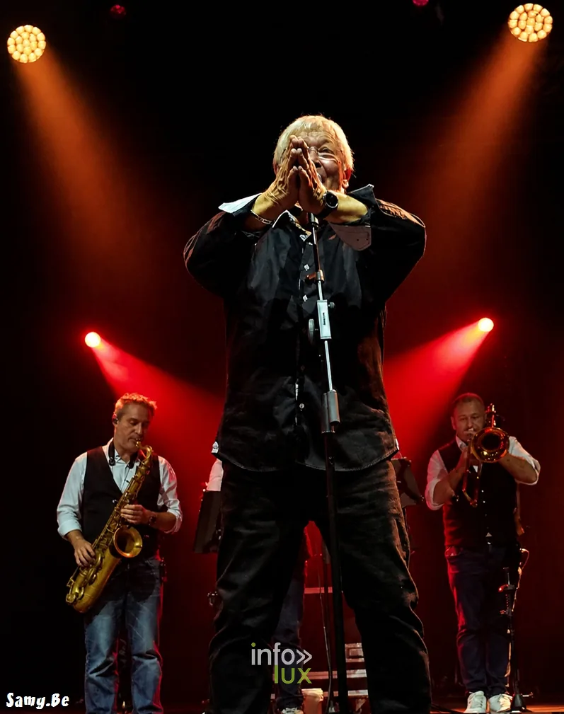 Kermesse de Maubeuge, Espace Sculfort, 24 octobre 2026 : Joël Alain, le saxophoniste et le tromboniste de l’orchestre Adéquat (photo Samy.be)