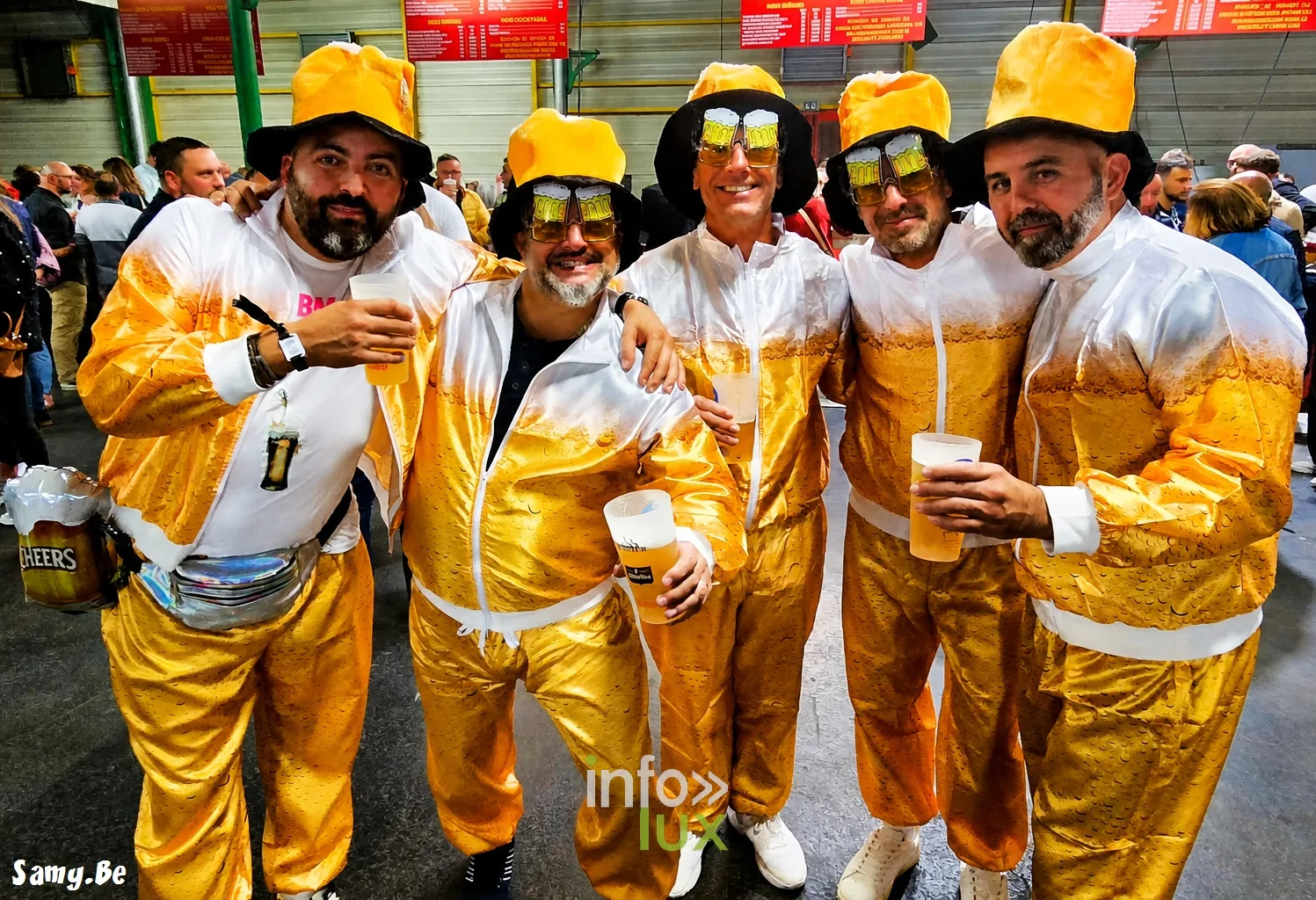 Kermesse de Maubeuge, Espace Sculfort, 24 octobre 2026 : visiteurs costumés (photo Samy.be)