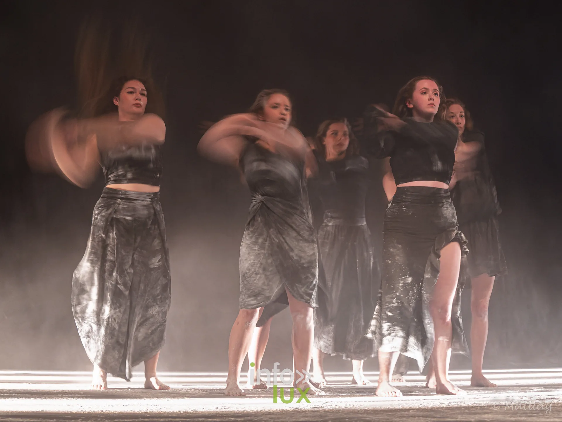 La Neuvième, spectacle de danse contemporaine de Ballismos au Centre culturel Le Totem à Libramont-Chevigny, 24 octobre 2026 : groupe de danseuses (photo Guy Maillard)