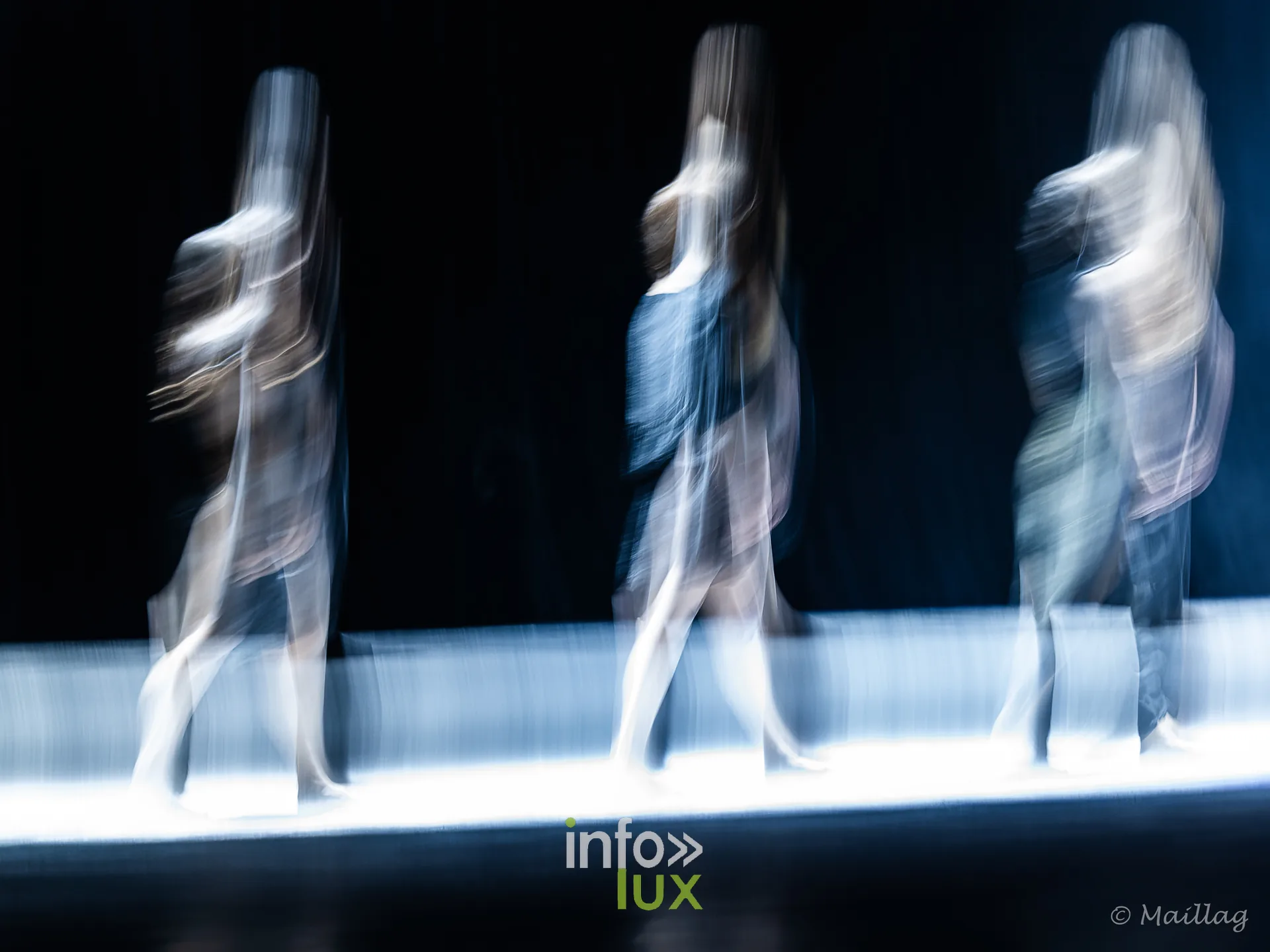 La Neuvième, spectacle de danse contemporaine de Ballismos au Centre culturel Le Totem à Libramont-Chevigny, 24 octobre 2026 : trois danseuses (photo Guy Maillard)