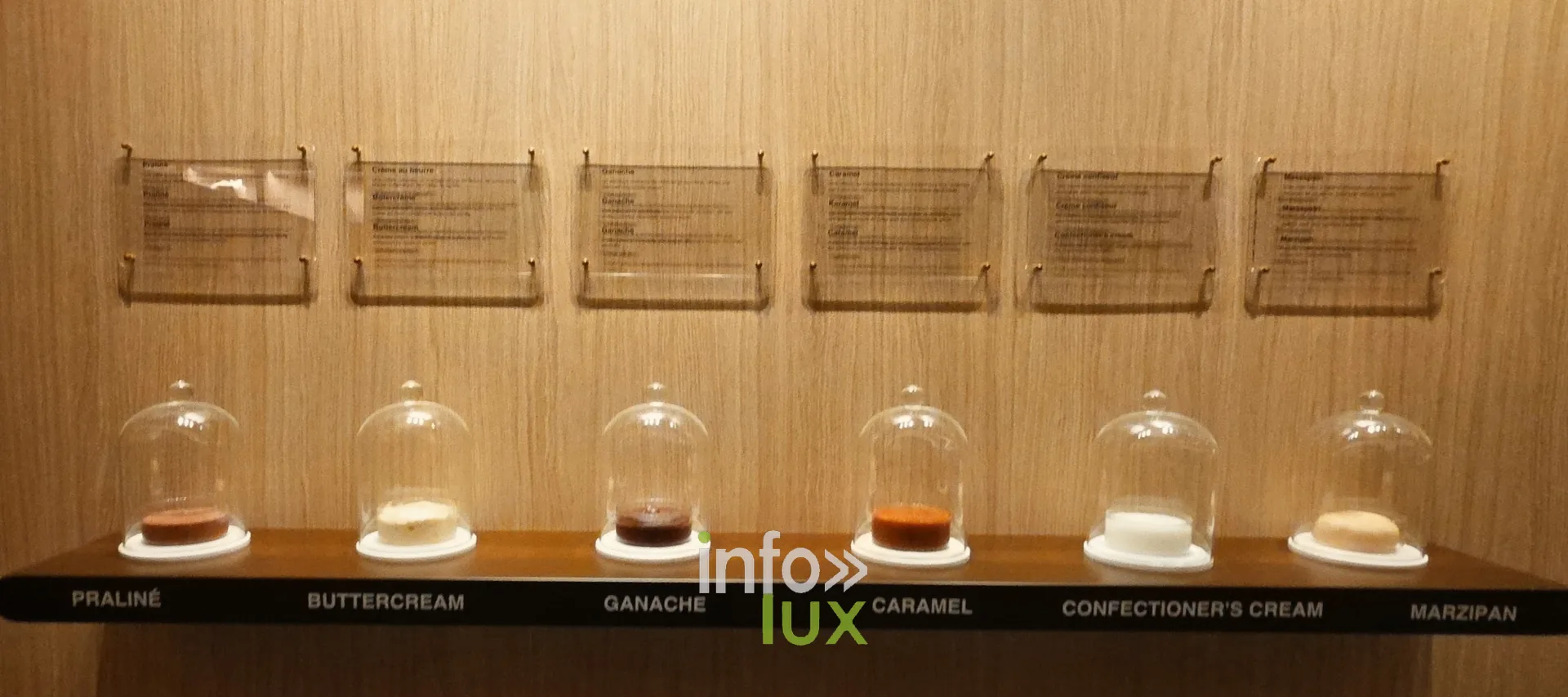Garnitures de pralines présentées sous cloche : praliné, buttercream, ganache, caramel, crème confiseur, massepain, inauguration du nouveau site Leonidas à Nivelles, 15 octobre 2026 (photo Karolyn Delisé-Hanse) — photo modifiée par ia