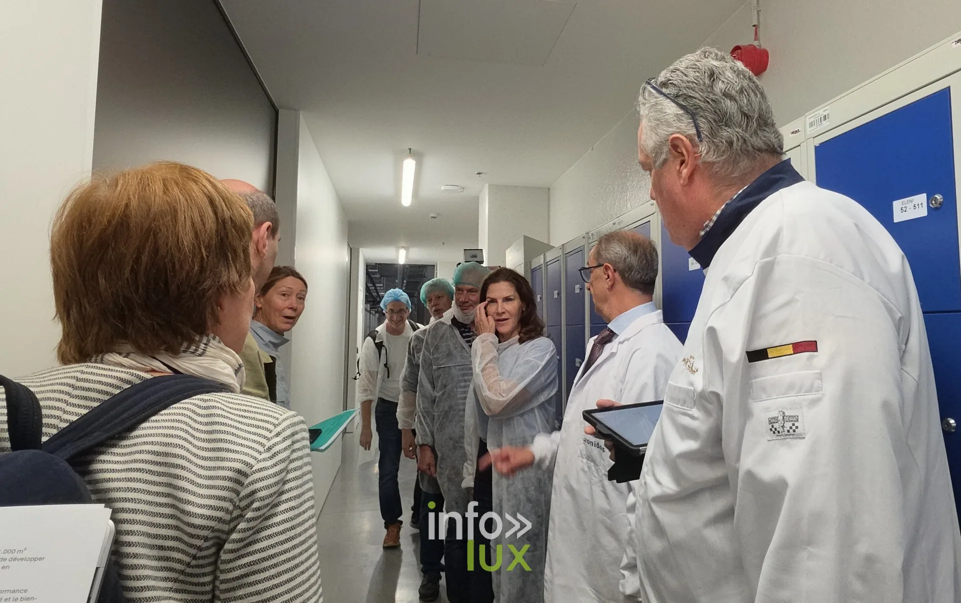 Visite des installations, en tenue d’hygiène, inauguration du nouveau site Leonidas à Nivelles, 15 octobre 2026 (photo Karolyn Delisé-Hanse)