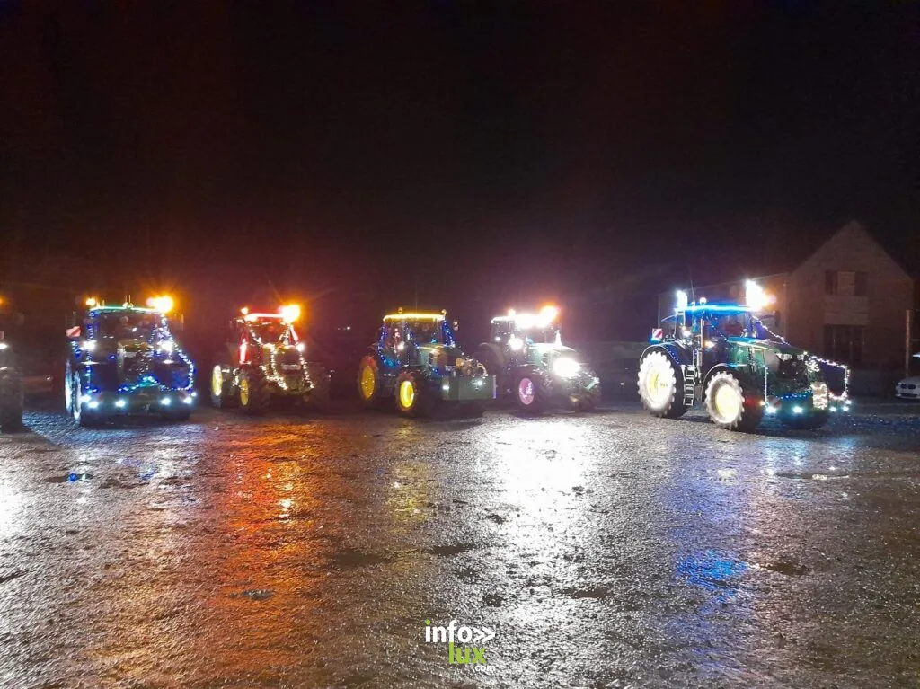 Les Féeries de Noël by Dibagri : parade de tracteurs illumin à Gesves