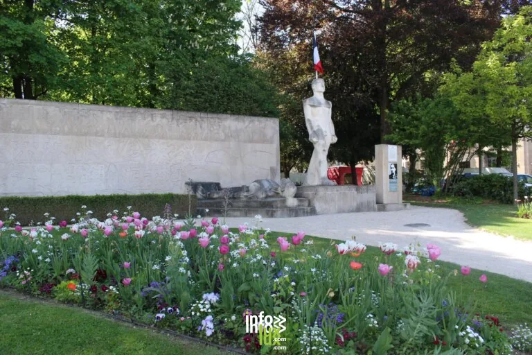 Troyes > Visite guidée > Les monuments commémoratifs à Troyes