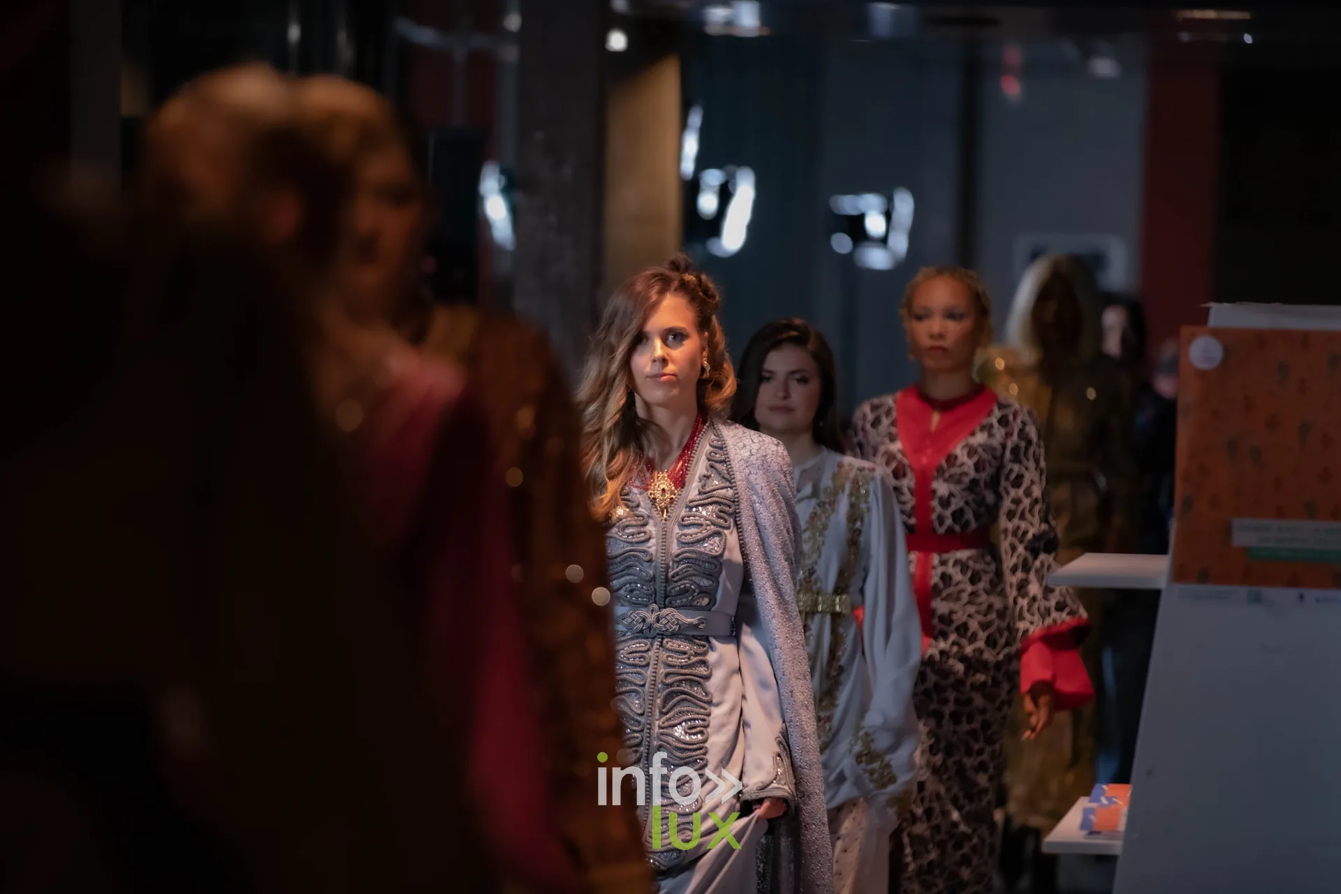 Liège Fashion Week 2026 au Musée Grand Curtius à Liège : passage collectif des caftans en fin de série