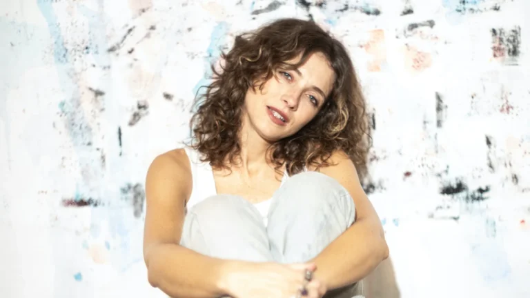 Lisza > « À ton goût », le premier extrait de l’album T.R.Y (2026)