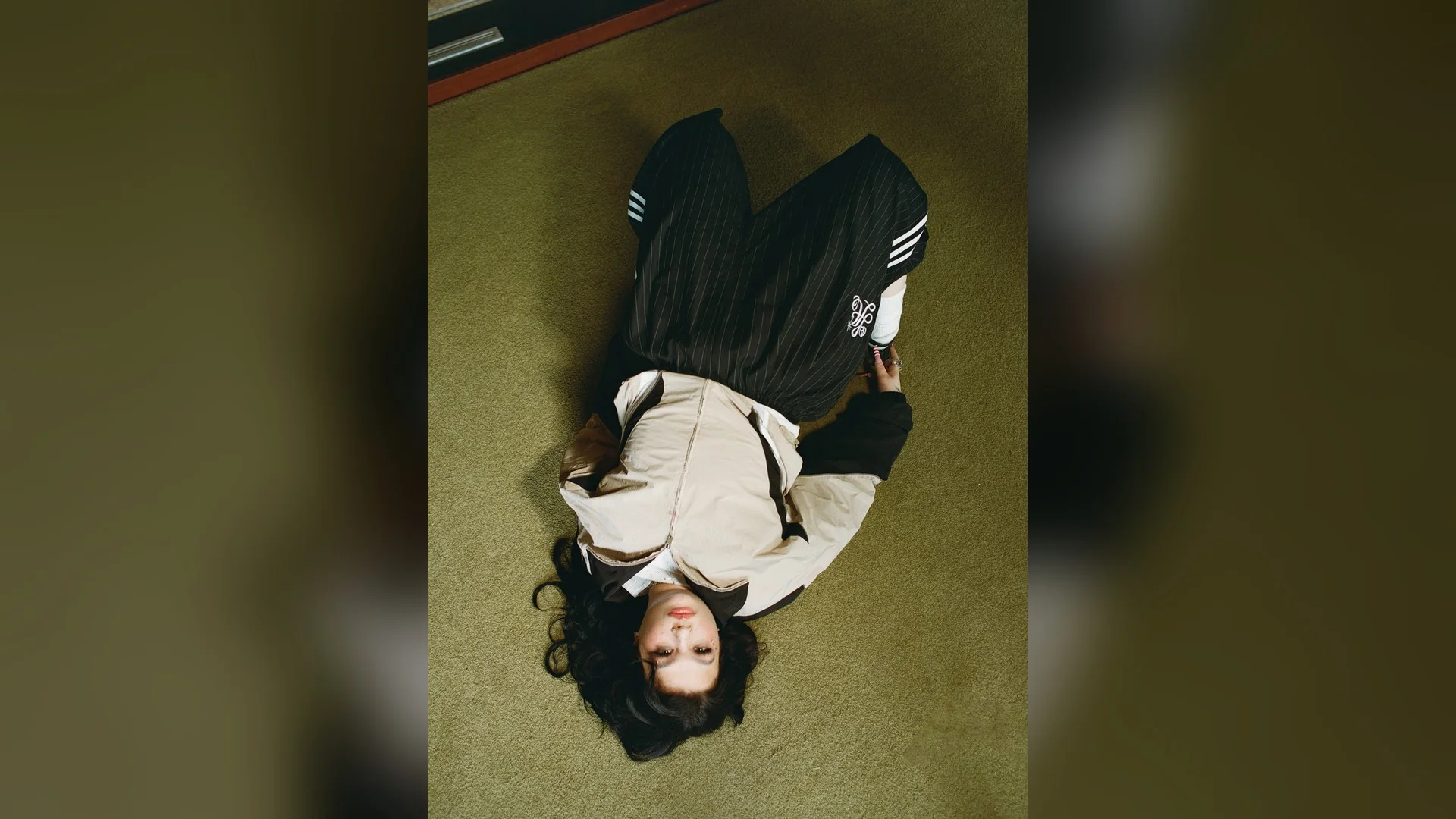 Lola Young, photo de presse