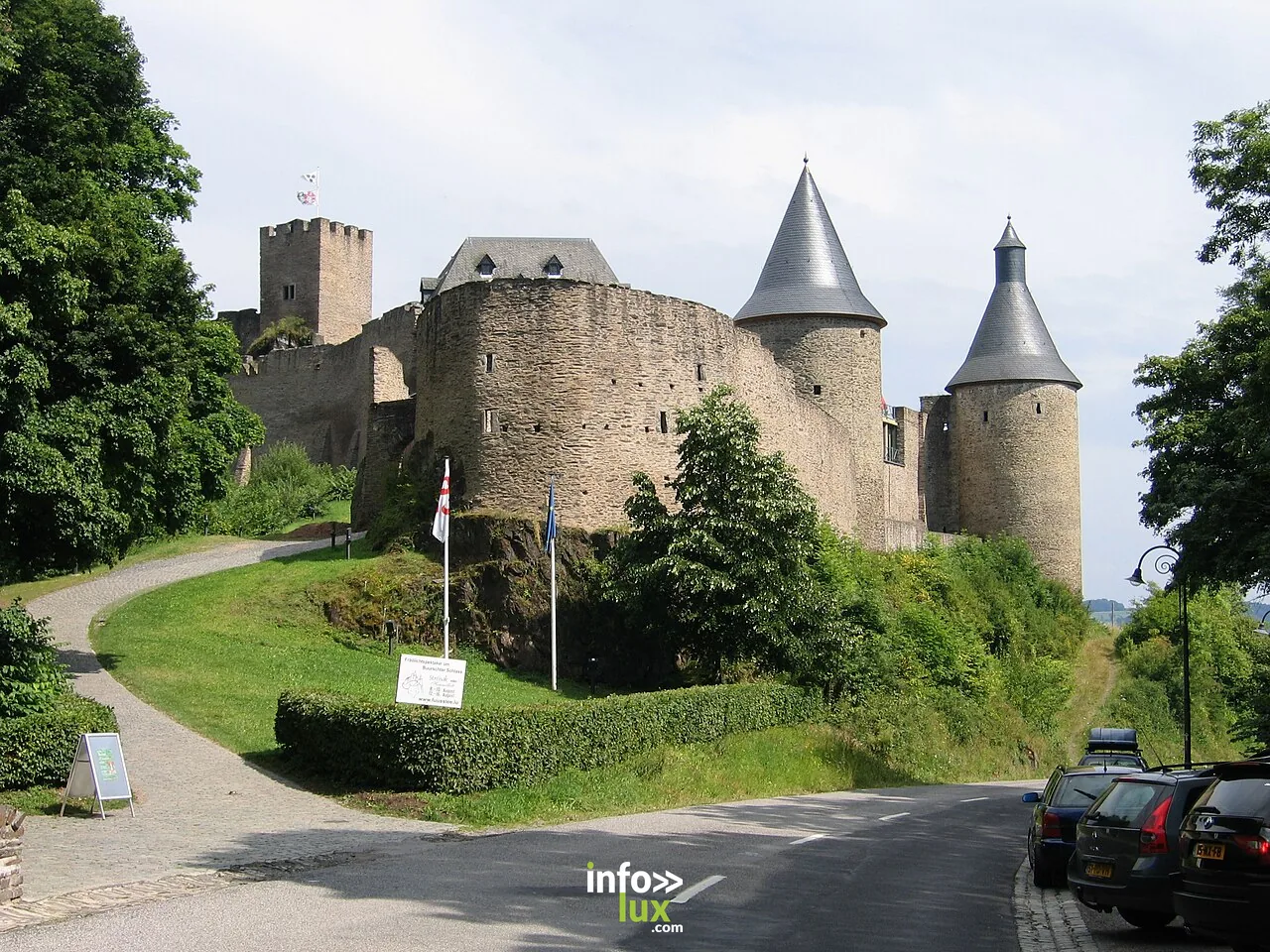 Le château de Bourscheid Le château de Bourscheid
