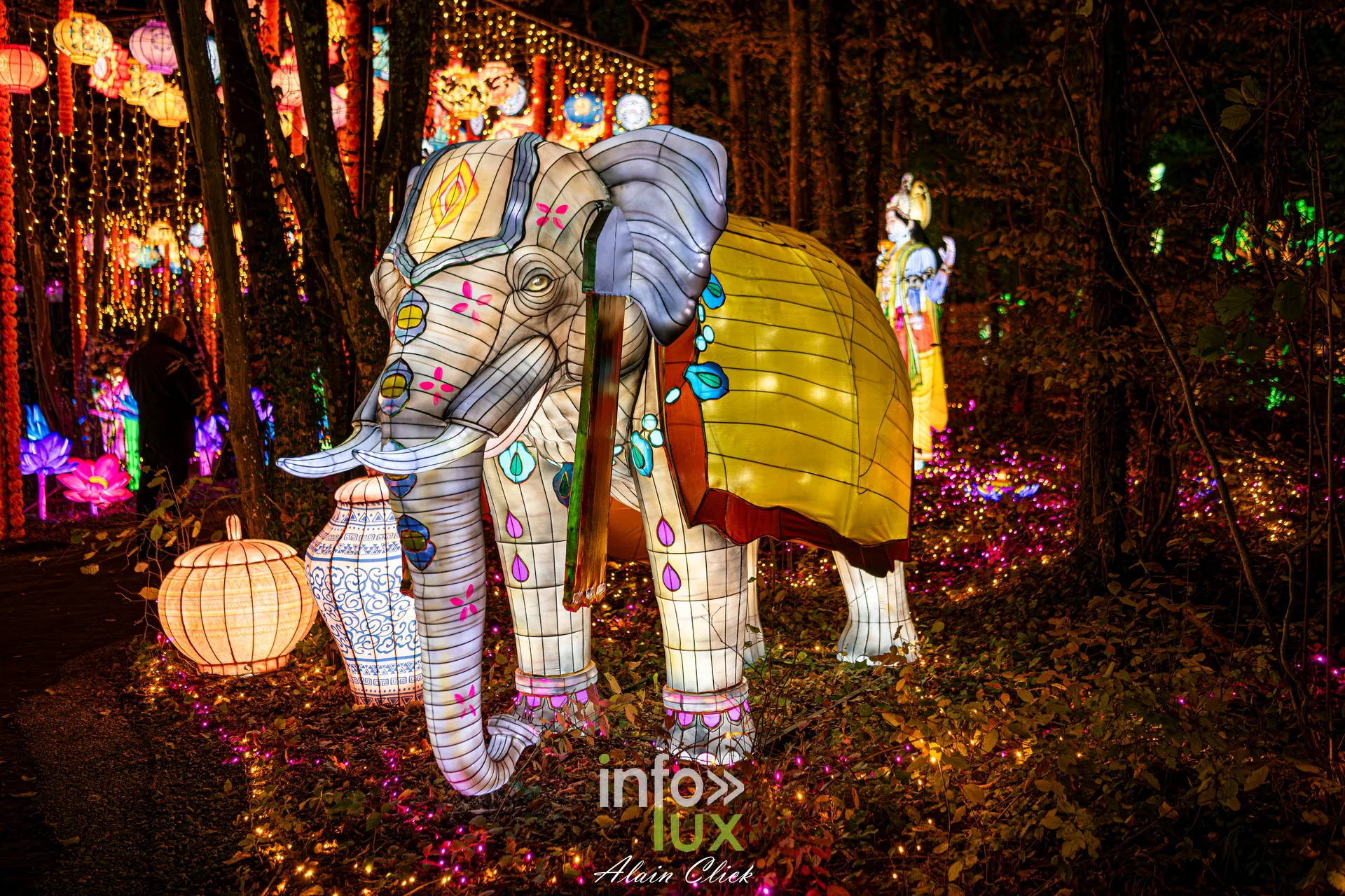 Luminescences 2026-2027 au Zoo d’Amnéville : éléphant paré de l’univers de l’Inde (photo Alain Click)
