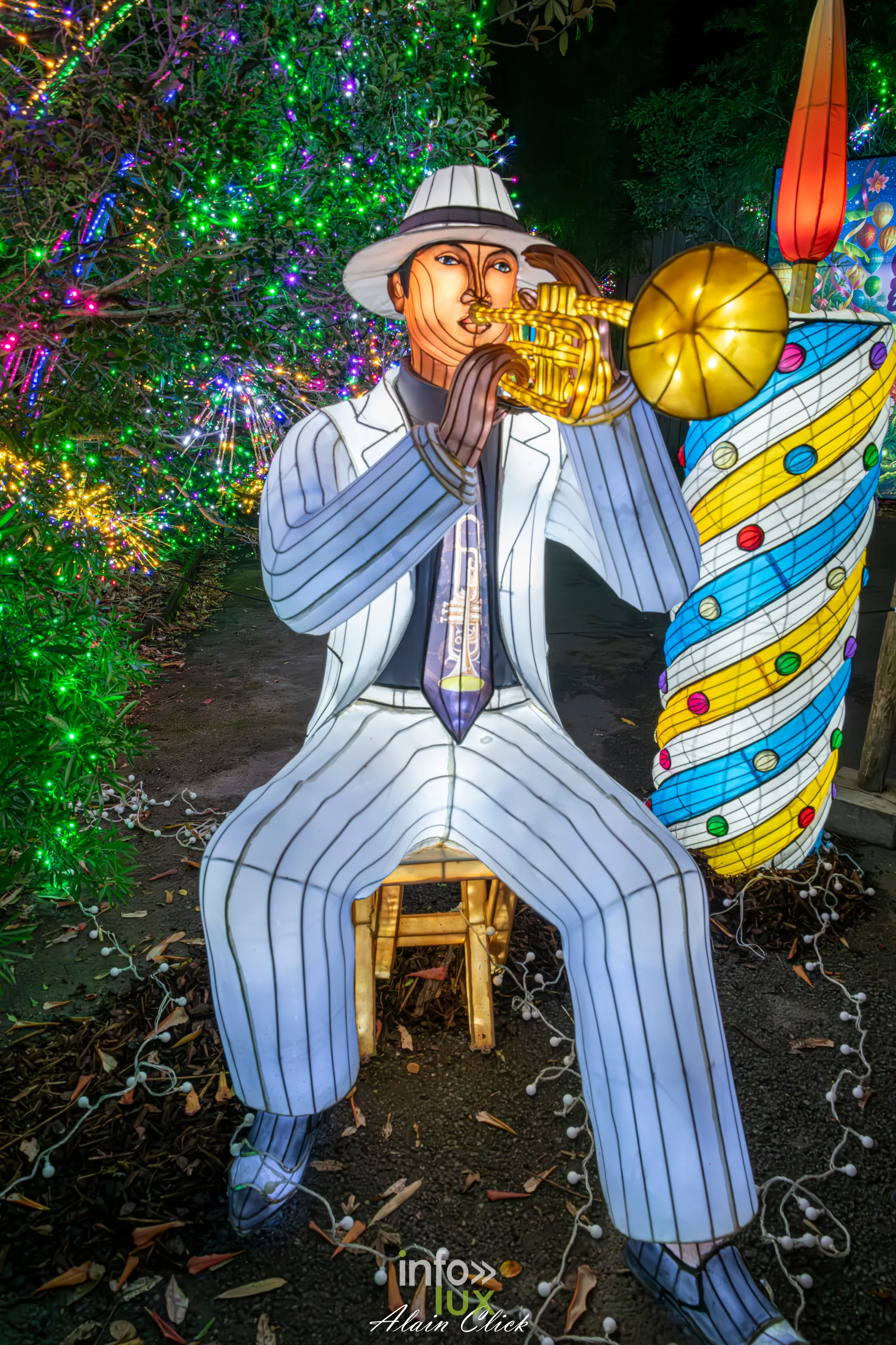 Luminescences 2026-2027 au Zoo d’Amnéville : trompettiste en lanterne (photo Alain Click)