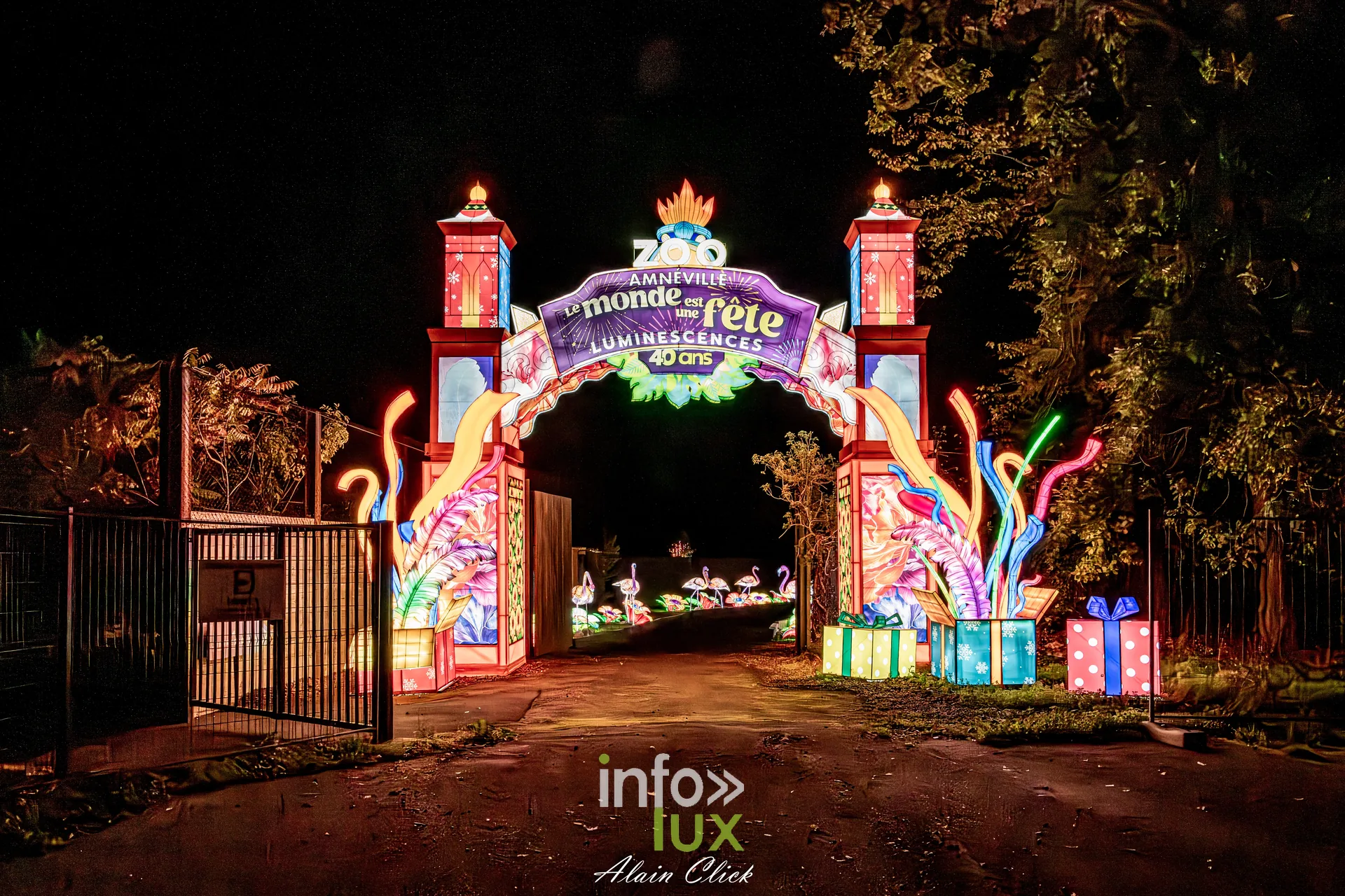Luminescences 2026-2027 au Zoo d’Amnéville : l’arche d’entrée « Le monde est une fête » (photo Alain Click)