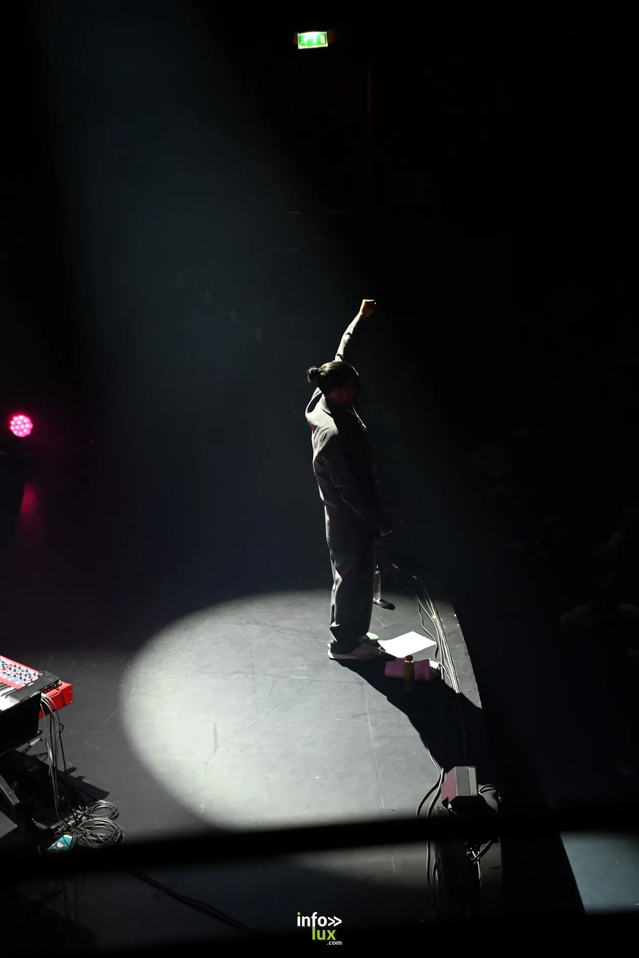 Dori sur la scène de la salle Poirel, en première partie de Médine, Nancy Jazz Pulsations, 9 octobre 2026 (photo ML Bastien)