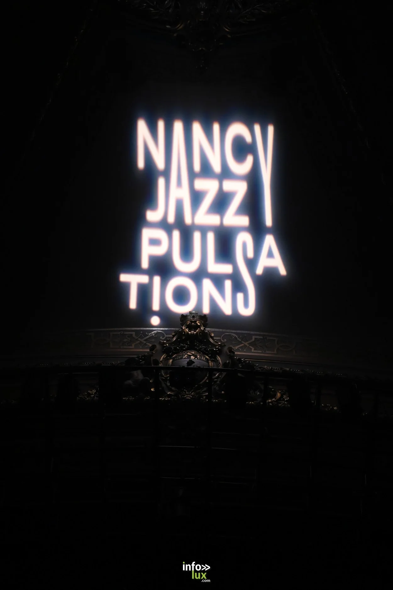 L’enseigne lumineuse de Nancy Jazz Pulsations à la salle Poirel, Nancy Jazz Pulsations, 9 octobre 2026 (photo ML Bastien)