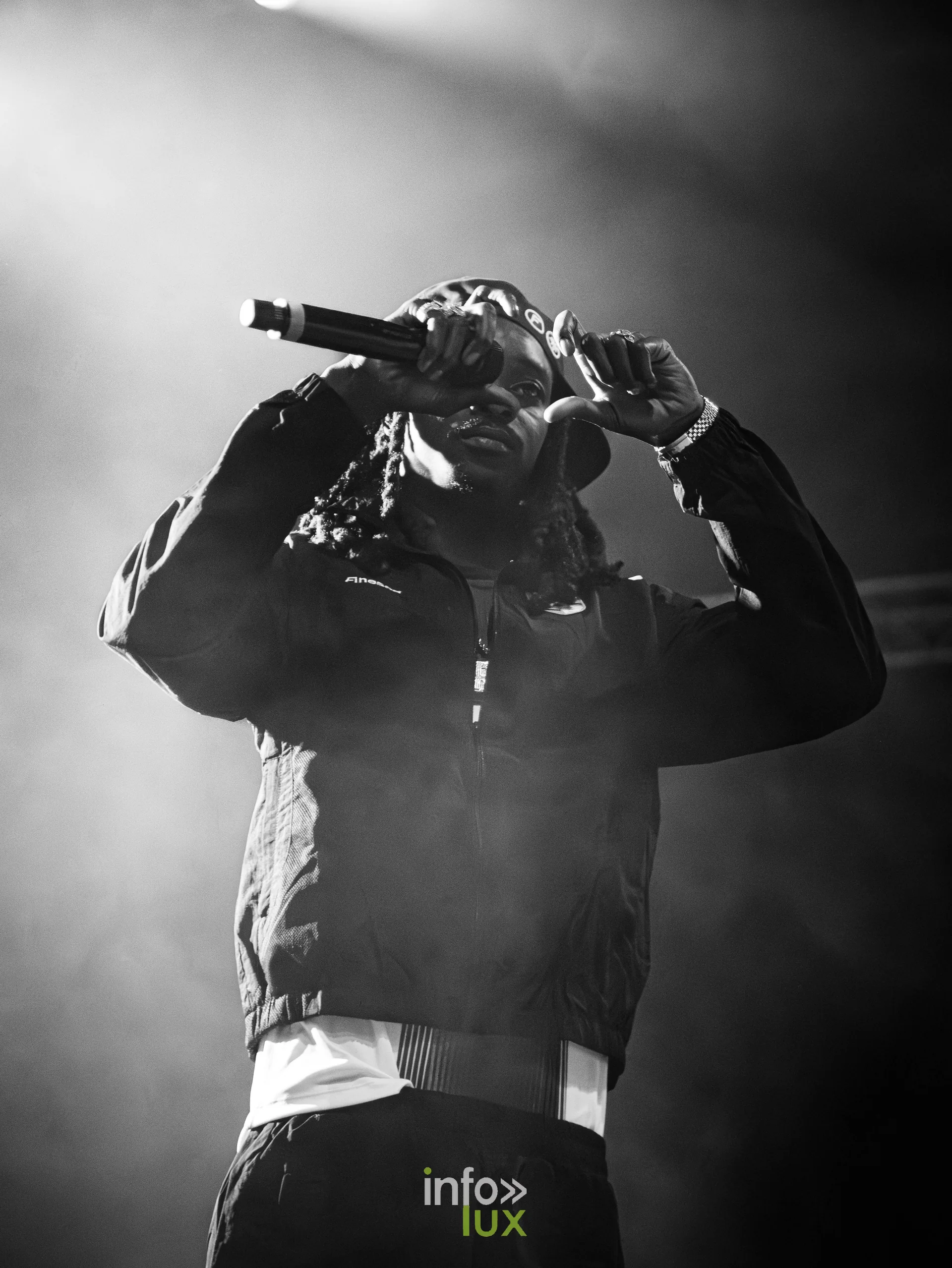 La Rvfleuze sur la scène du Chapiteau de la Pépinière, soirée rap de Nancy Jazz Pulsations, Nancy, 10 octobre 2026 (photo Rawzen0)