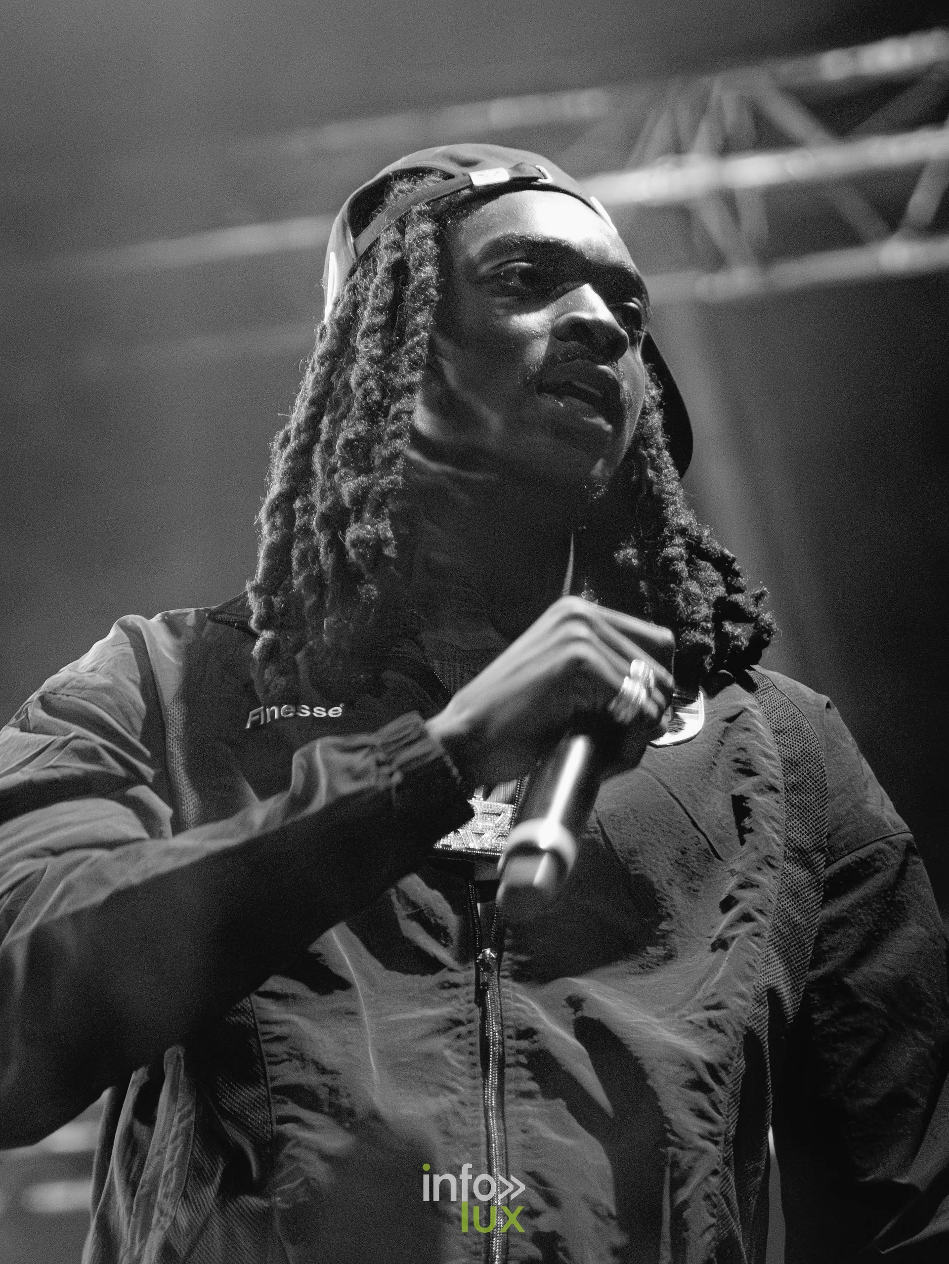 La Rvfleuze sur la scène du Chapiteau de la Pépinière, soirée rap de Nancy Jazz Pulsations, Nancy, 10 octobre 2026 (photo Rawzen0)
