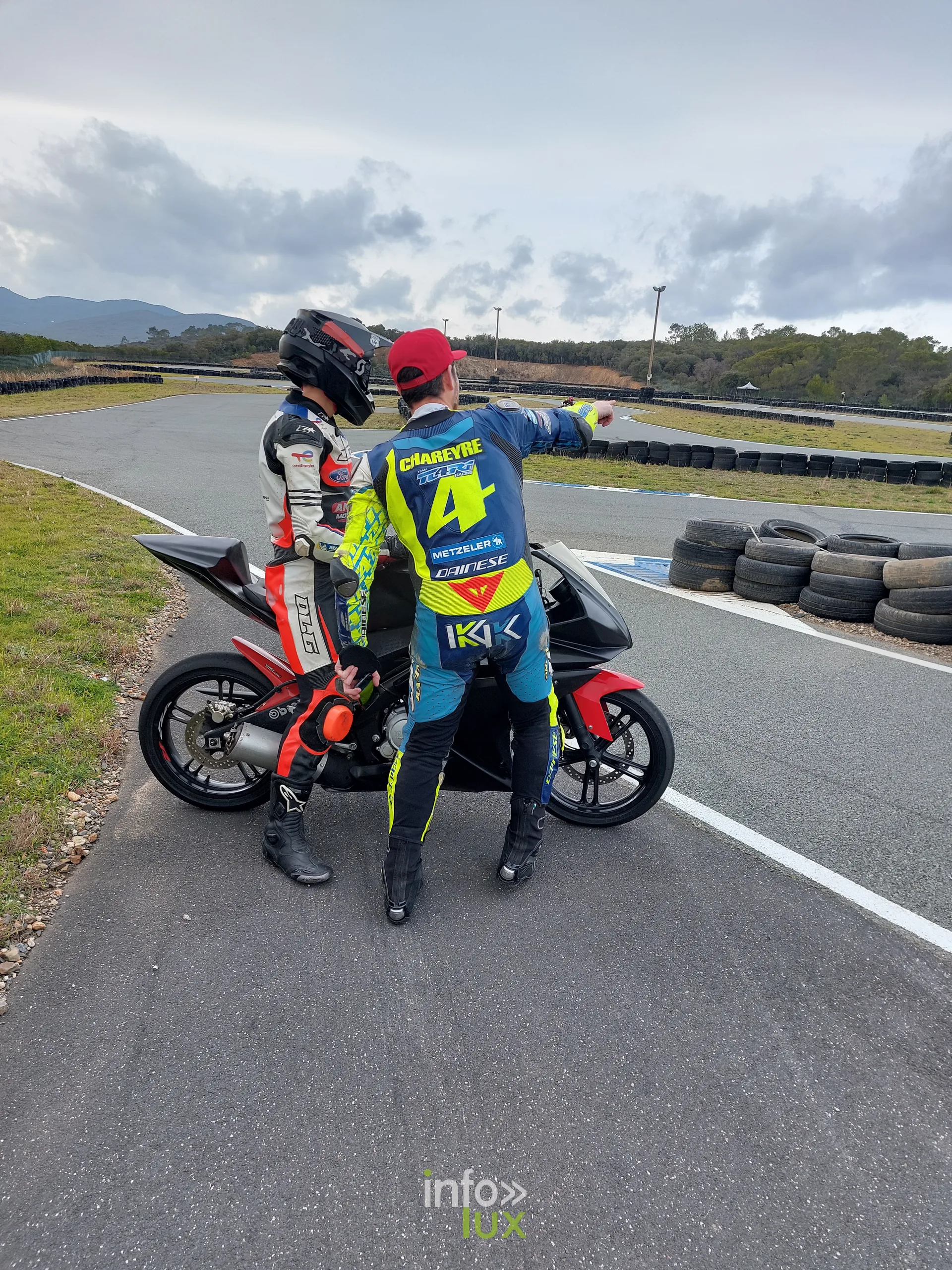 Noah Champagne lors d’un entraînement de vitesse sur circuit