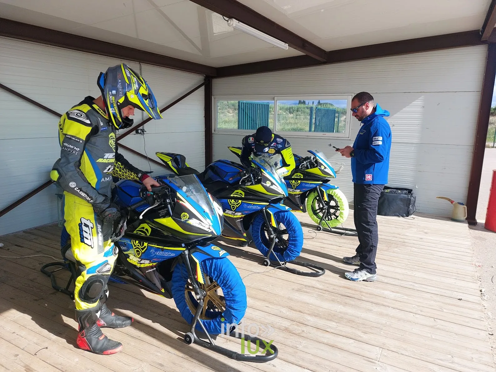 Noah Champagne au stand lors d’un entraînement de vitesse