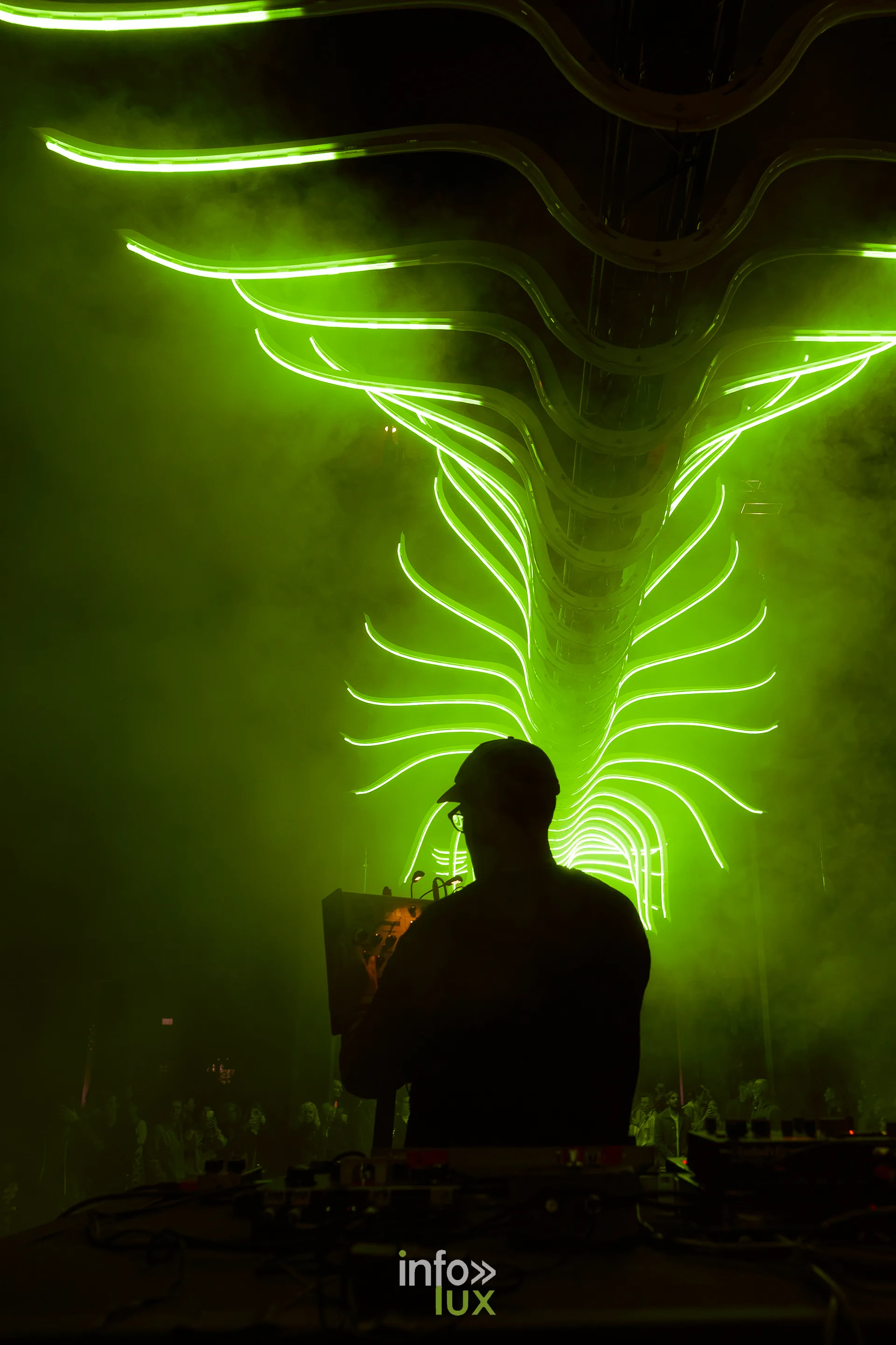 Nuit de la Culture 2026 à Esch-Belval : silhouette d’un musicien sous les néons verts