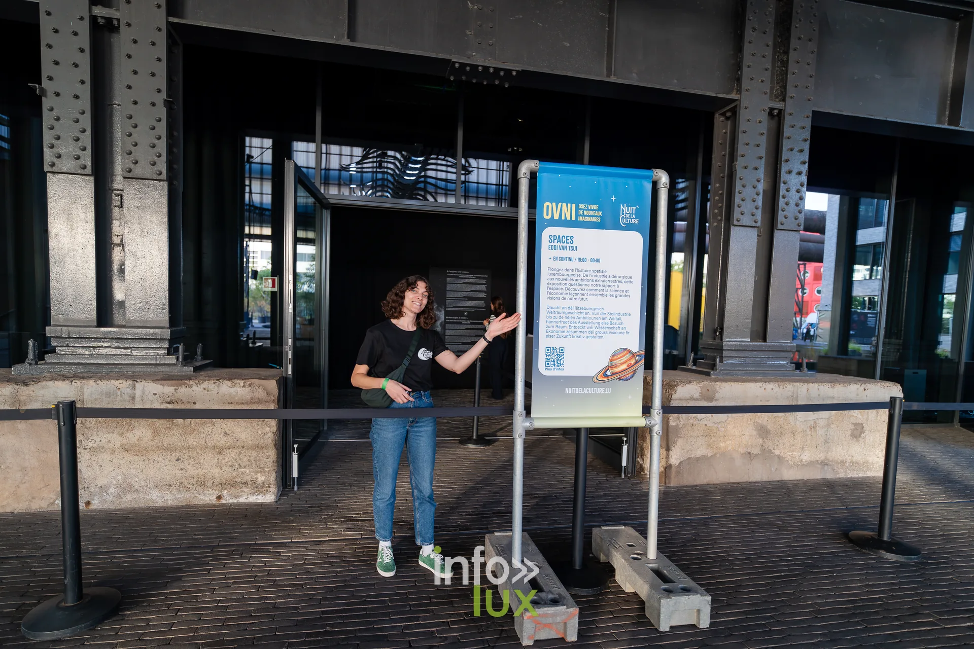 Nuit de la Culture 2026 à Esch-Belval : à l’entrée de l’exposition Spaces d’Eddi Van Tsui, devant le panneau de présentation