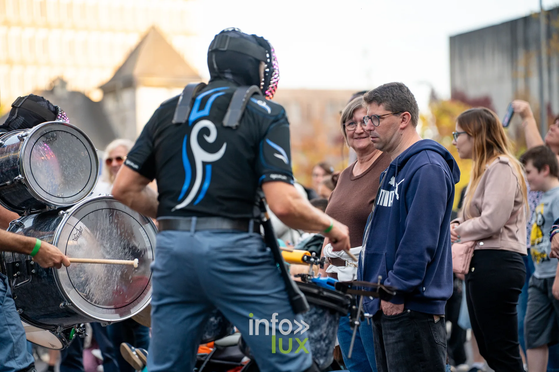 Nuit de la Culture 2026 à Esch-Belval : un percussionniste de Battledrum Galactica au milieu du public