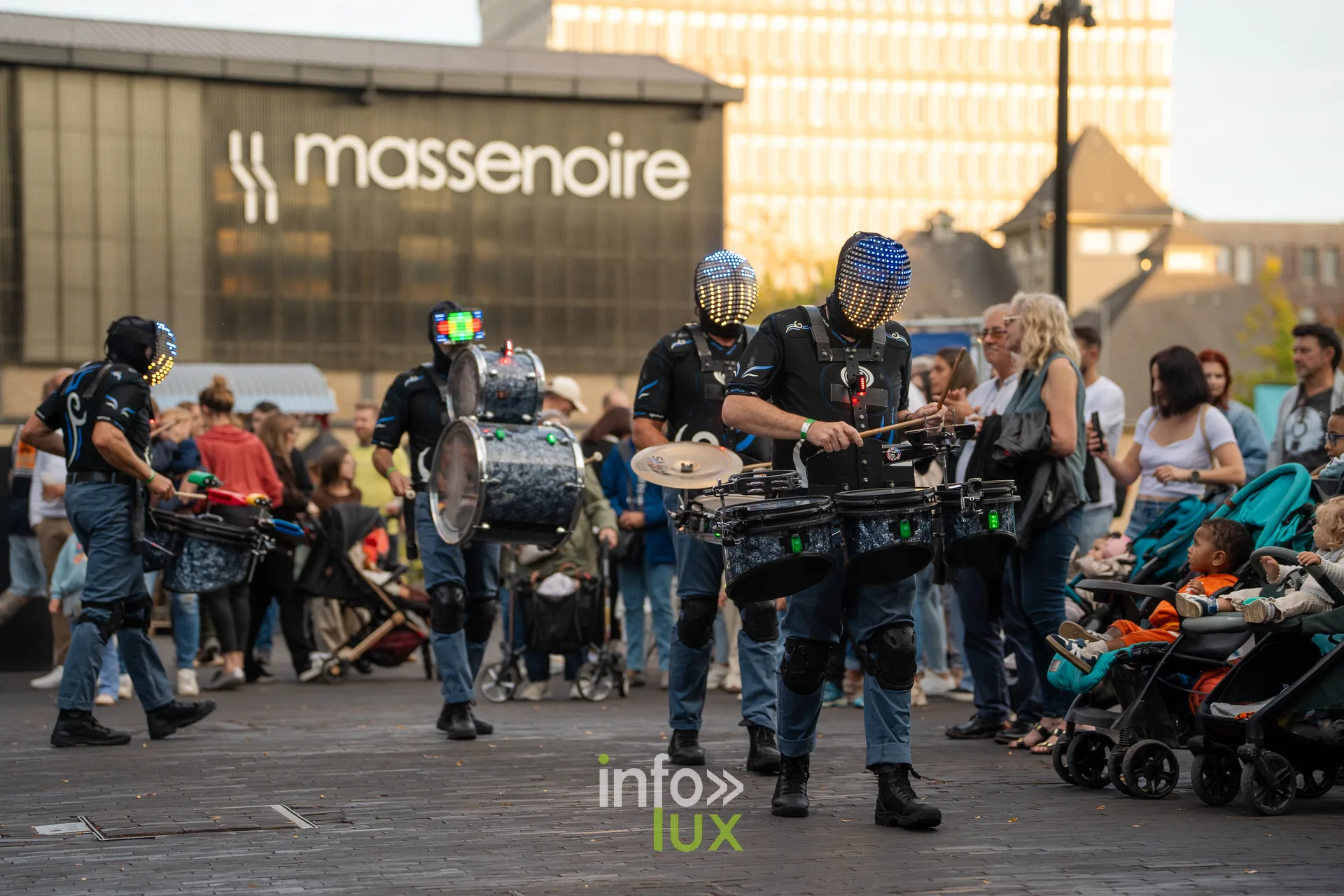 Nuit de la Culture 2026 à Esch-Belval : Battledrum Galactica devant le bâtiment Massenoire