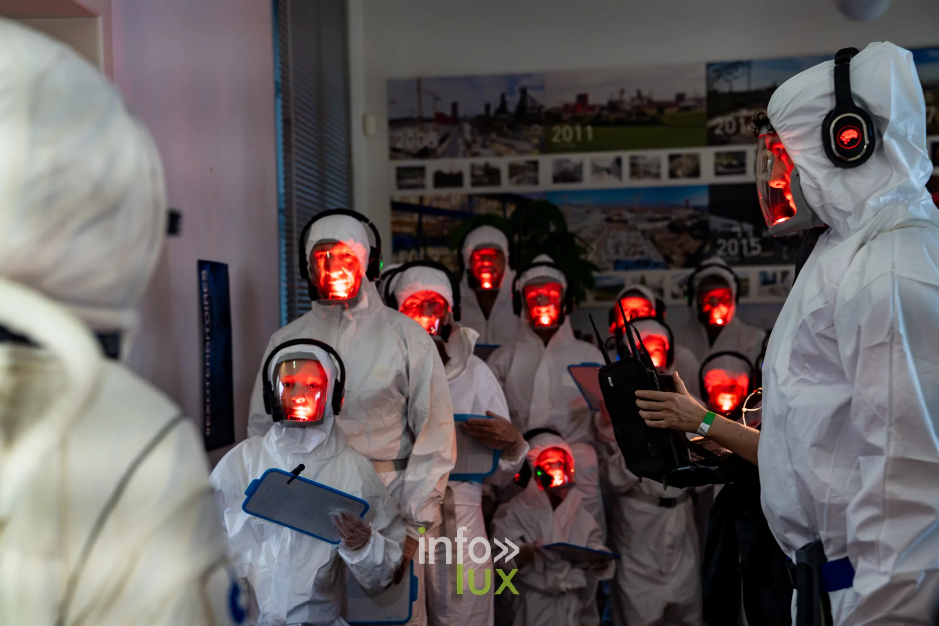 Nuit de la Culture 2026 à Esch-Belval : participants de #exoterritoires en combinaisons blanches et casques audio