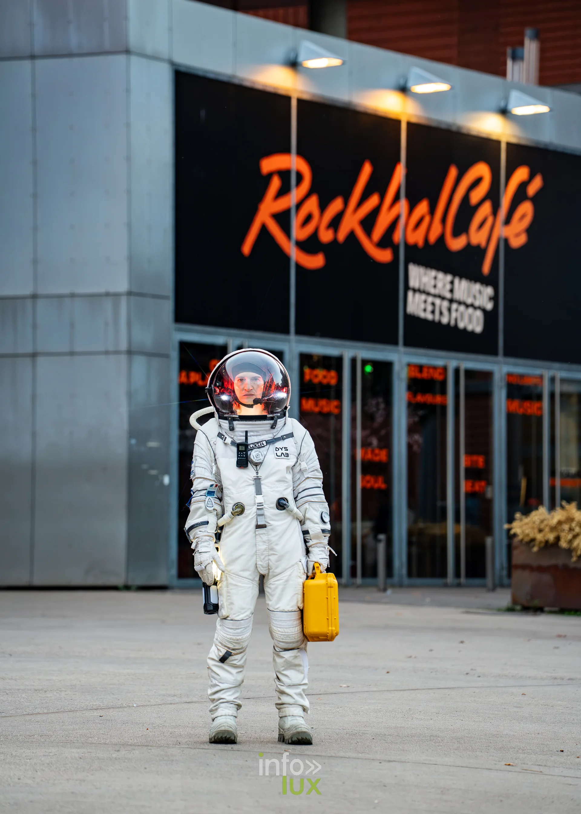 Nuit de la Culture 2026 à Esch-Belval : l’astronaute de #exoterritoires devant le Rockhal Café