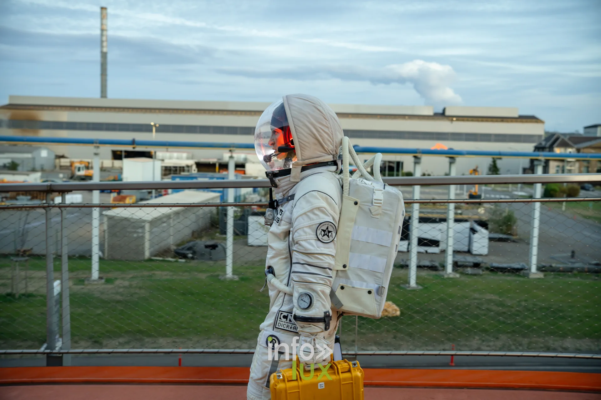 Nuit de la Culture 2026 à Esch-Belval : l’astronaute de #exoterritoires sur une passerelle