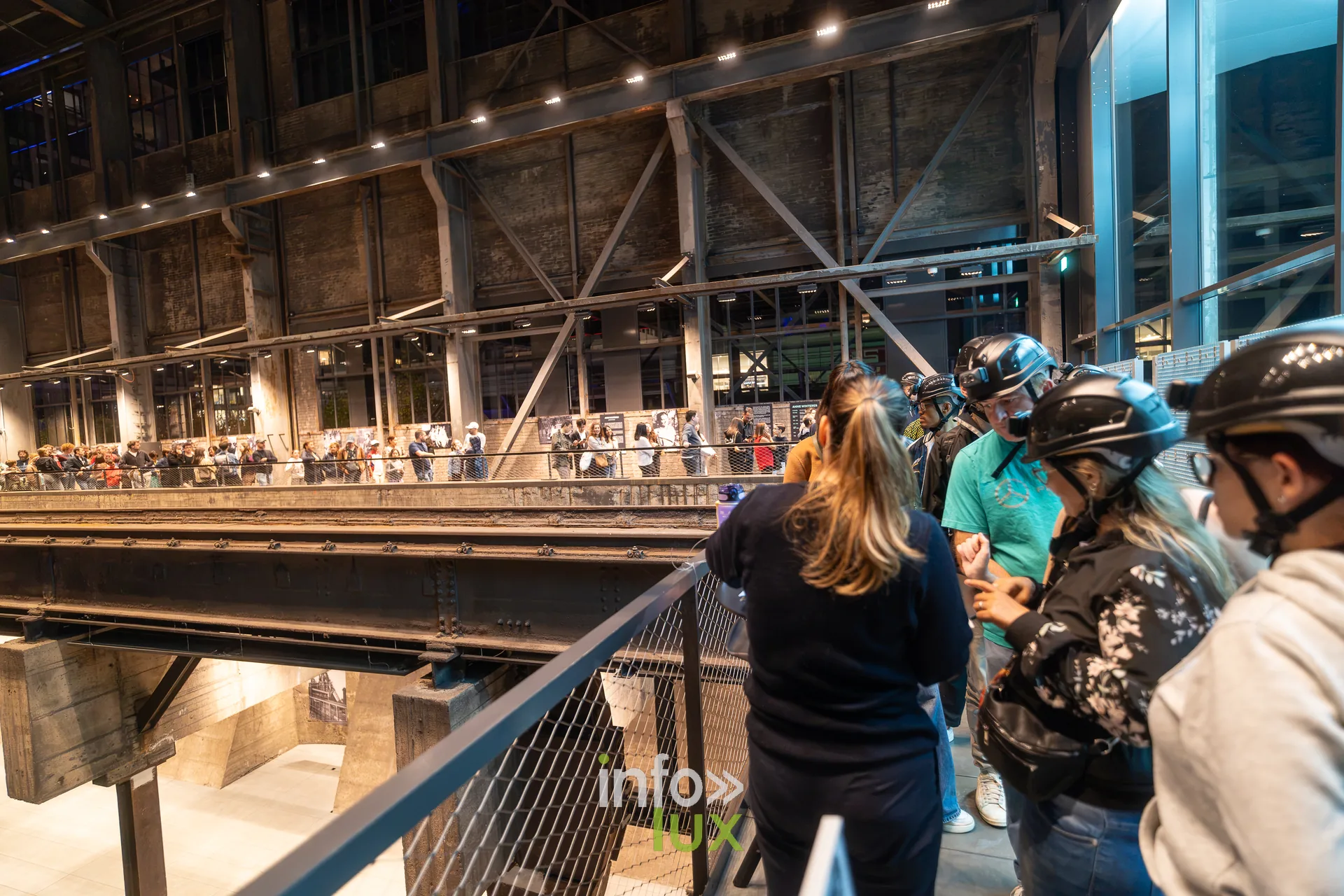 Nuit de la Culture 2026 à Esch-Belval : visiteurs casqués sur une passerelle, visite du haut-fourneau