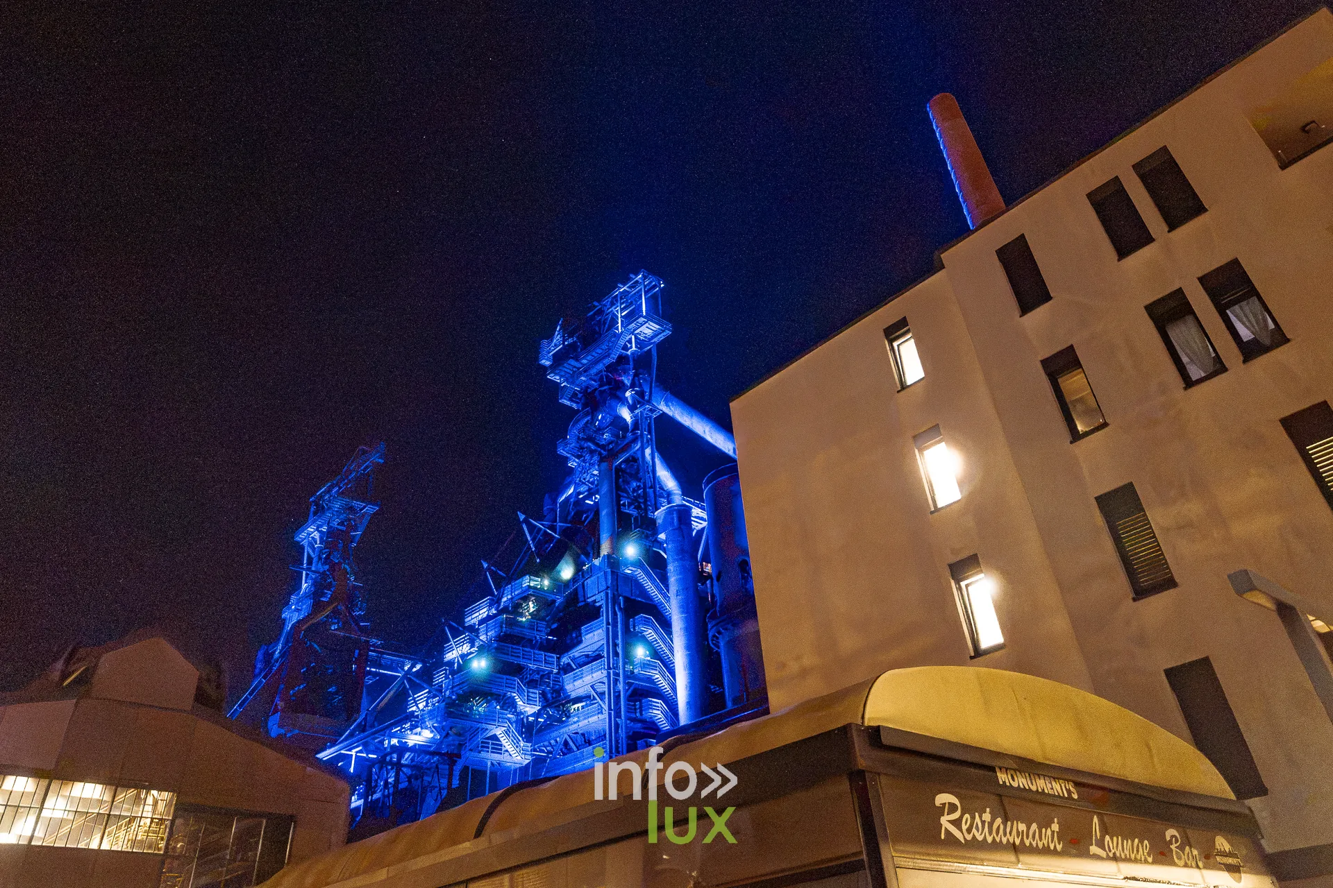 Nuit de la Culture 2026 à Esch-Belval : haut-fourneau éclairé en bleu au-dessus d’un bâtiment