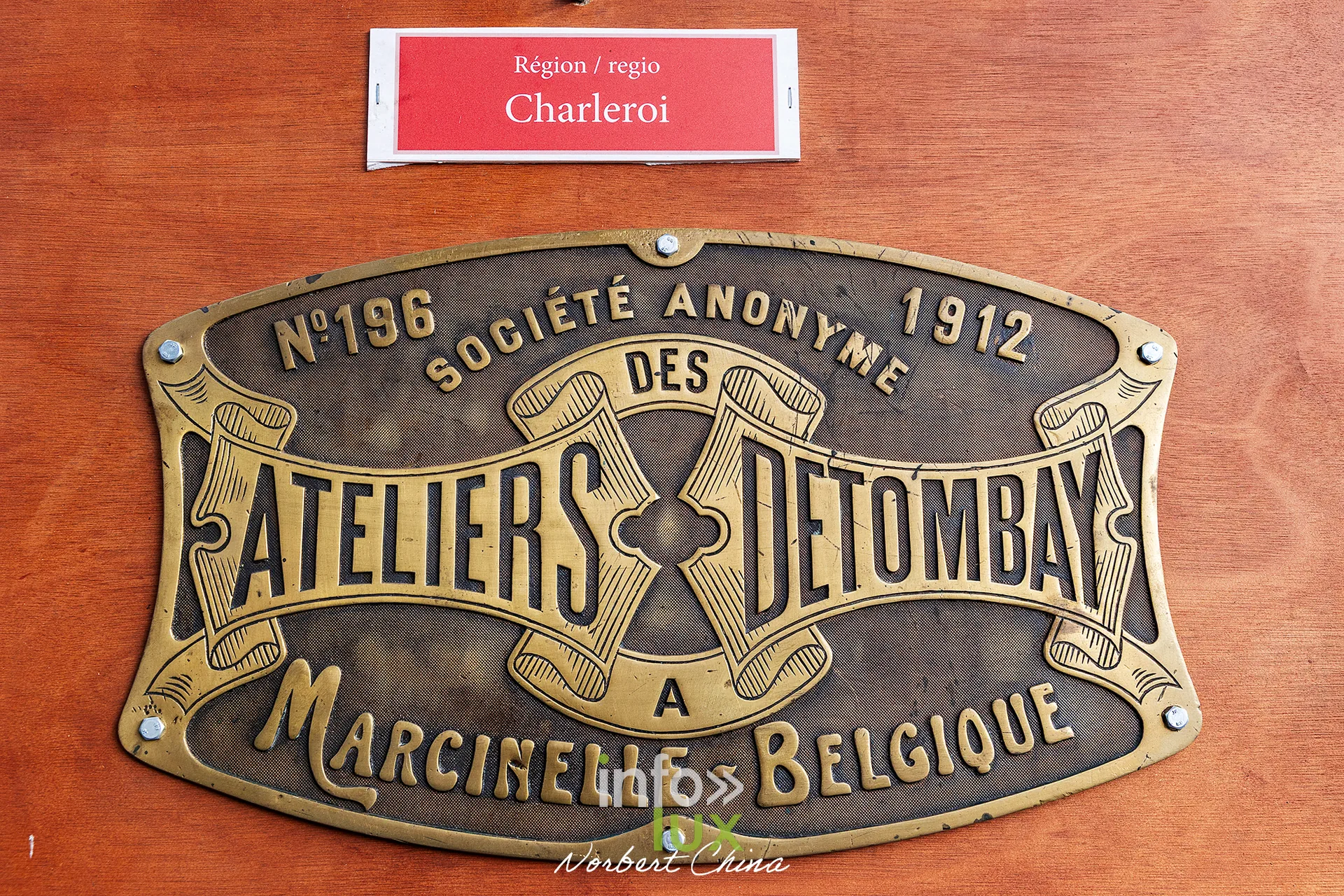 Rétrotrain, musée ferroviaire de la PFT à Saint-Ghislain, 3 octobre 2026 : une plaque des Ateliers Detombay, Marcinelle, 1912 (photo Norbert China)