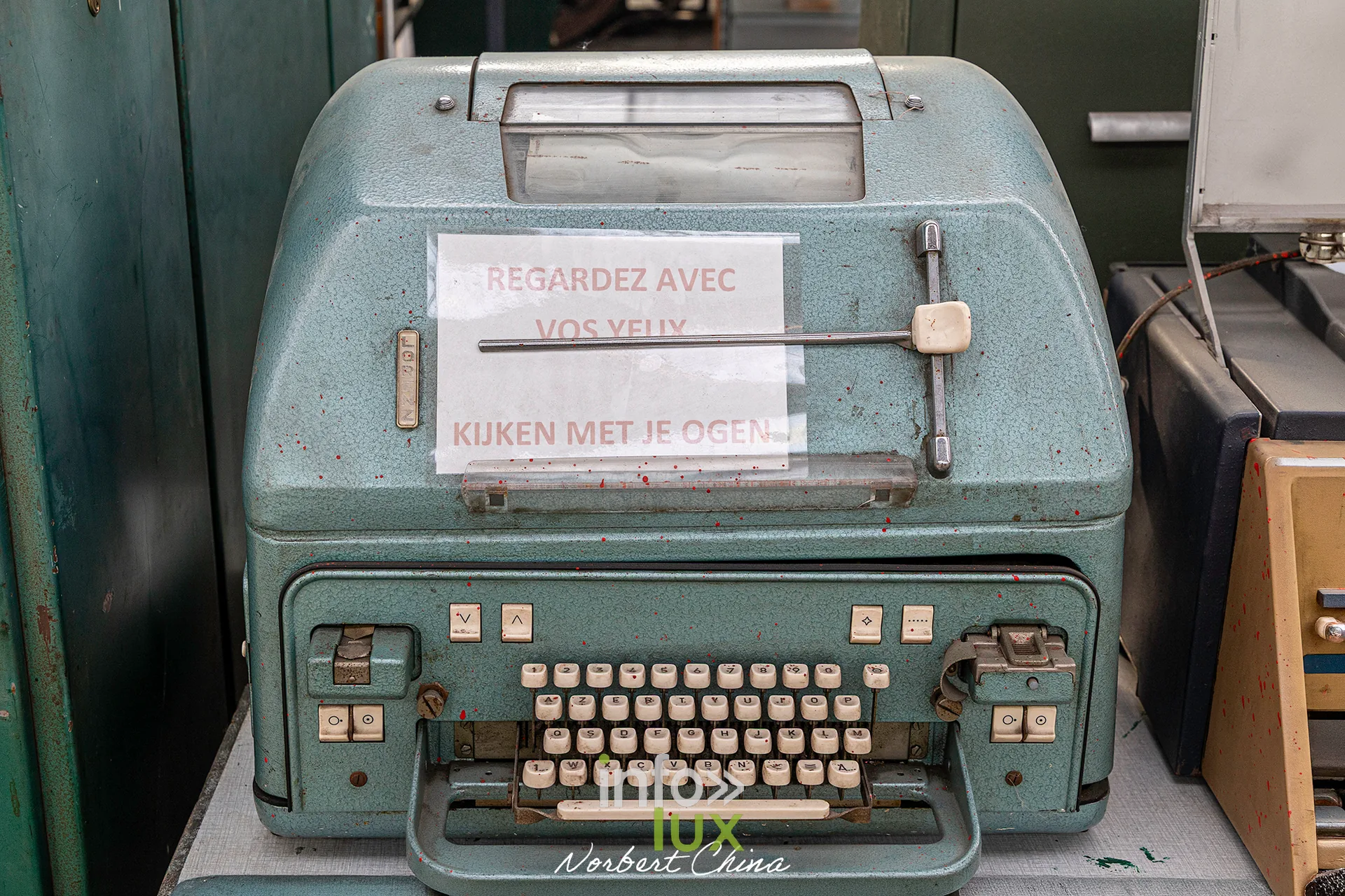 Rétrotrain, musée ferroviaire de la PFT à Saint-Ghislain, 3 octobre 2026 : une machine à écrire de gare (photo Norbert China)