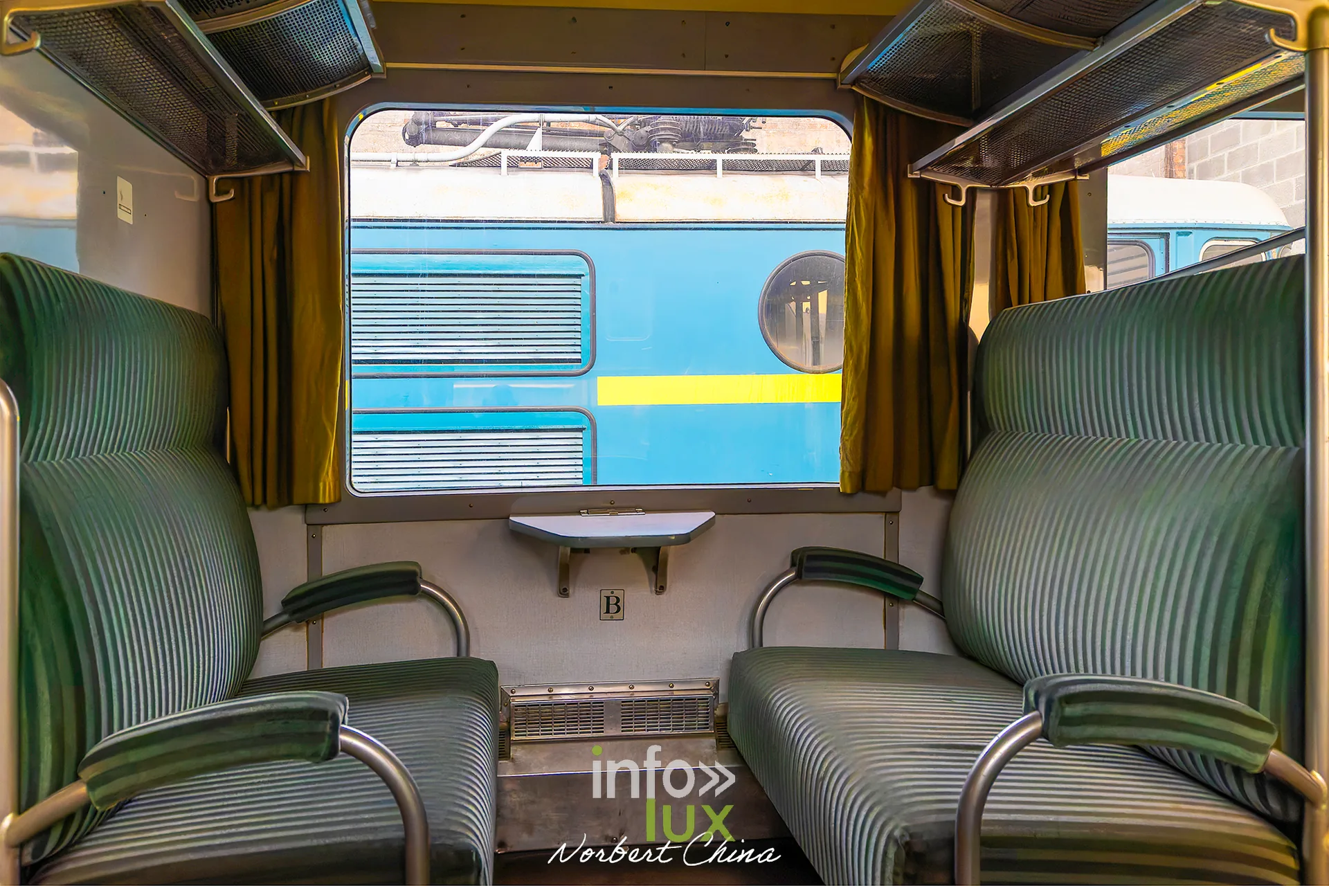 Rétrotrain, musée ferroviaire de la PFT à Saint-Ghislain, 3 octobre 2026 : un compartiment de voiture ancienne (photo Norbert China)