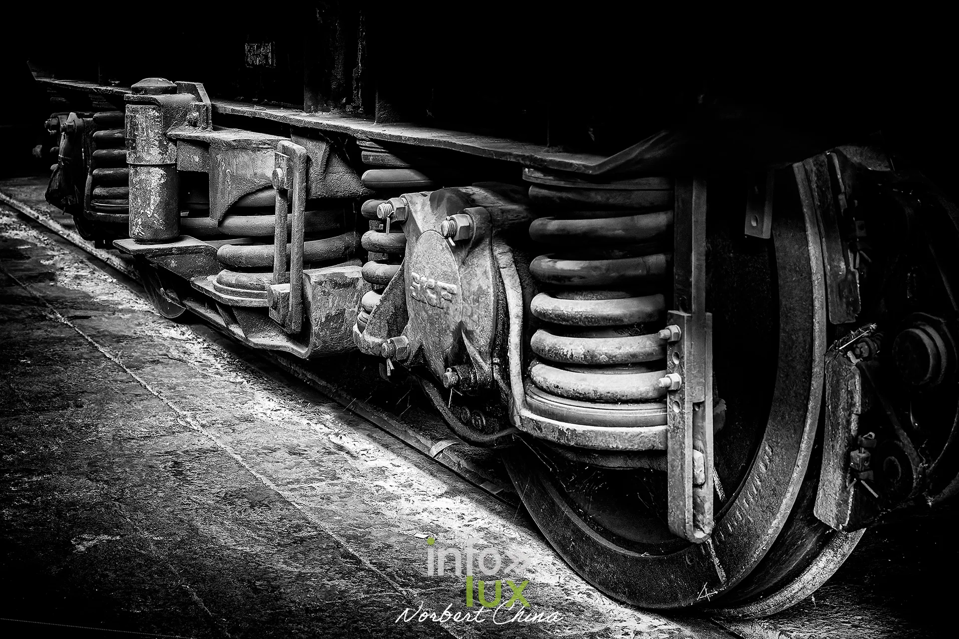 Rétrotrain, musée ferroviaire de la PFT à Saint-Ghislain, 3 octobre 2026 : des bogies, en noir et blanc (photo Norbert China)