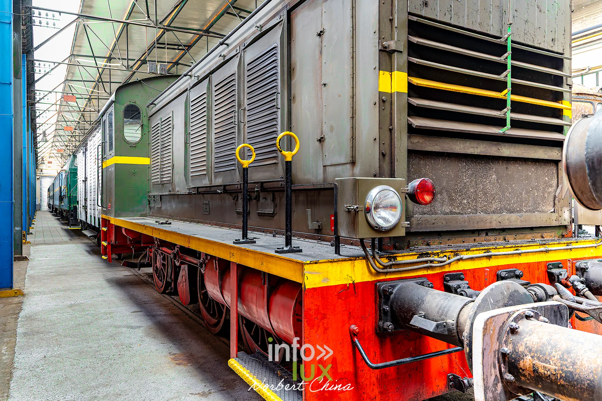 Rétrotrain, musée ferroviaire de la PFT à Saint-Ghislain, 3 octobre 2026 : une locomotive diesel vue de face (photo Norbert China)
