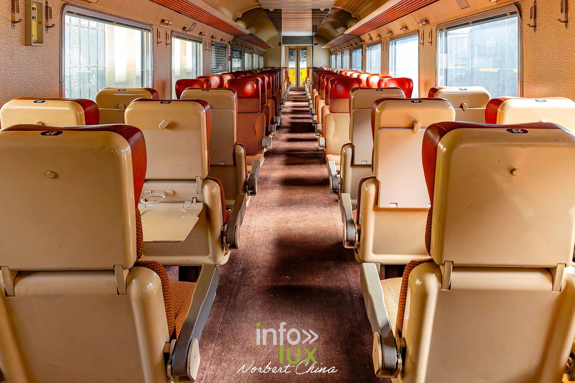 Rétrotrain, musée ferroviaire de la PFT à Saint-Ghislain, 3 octobre 2026 : l’intérieur d’une voiture (photo Norbert China)