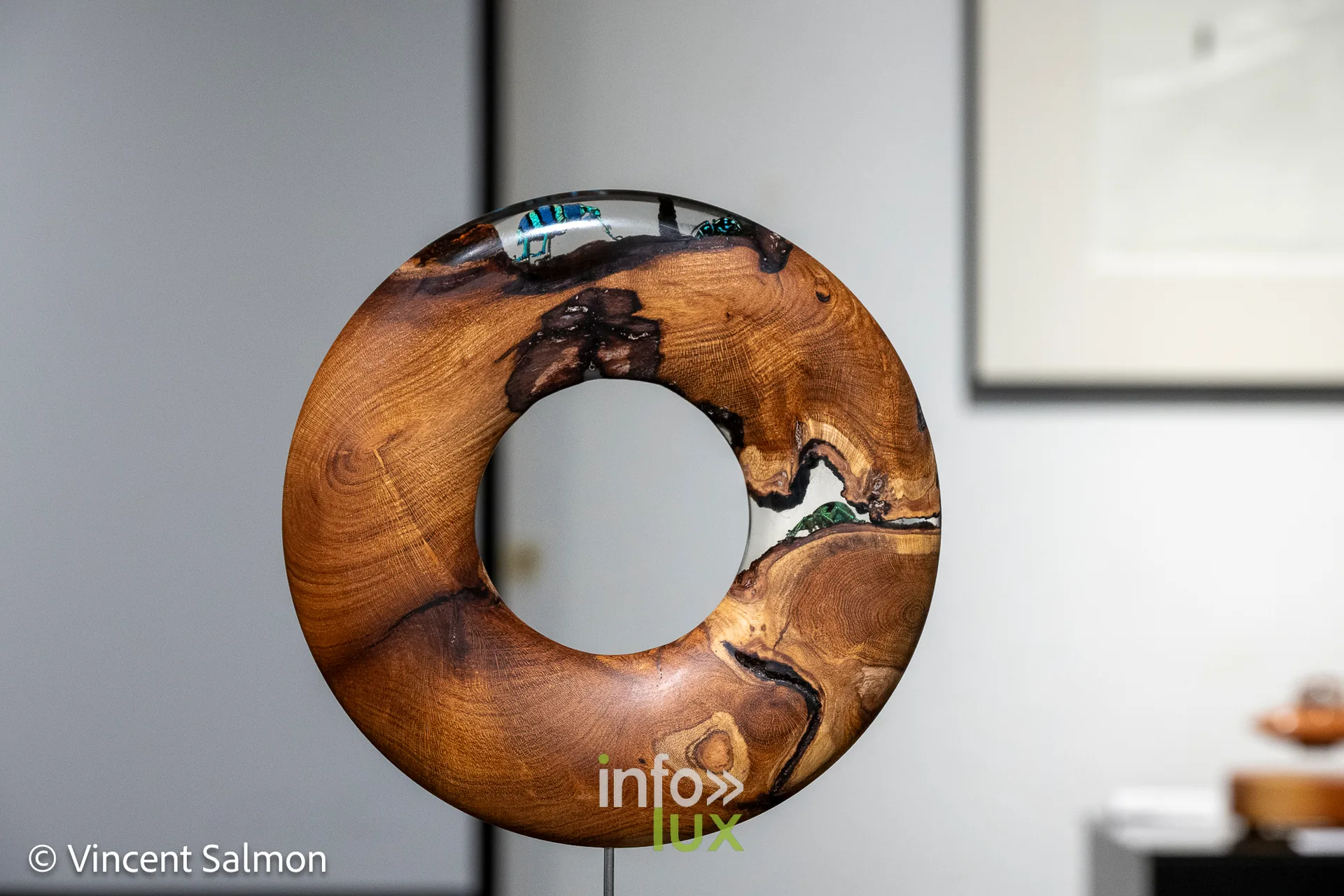 Salon Découvertes, Galerie Liehrmann, Liège, 2026 : Œuvre en bois de Maxime Lemoine (photo Vincent Salmon)